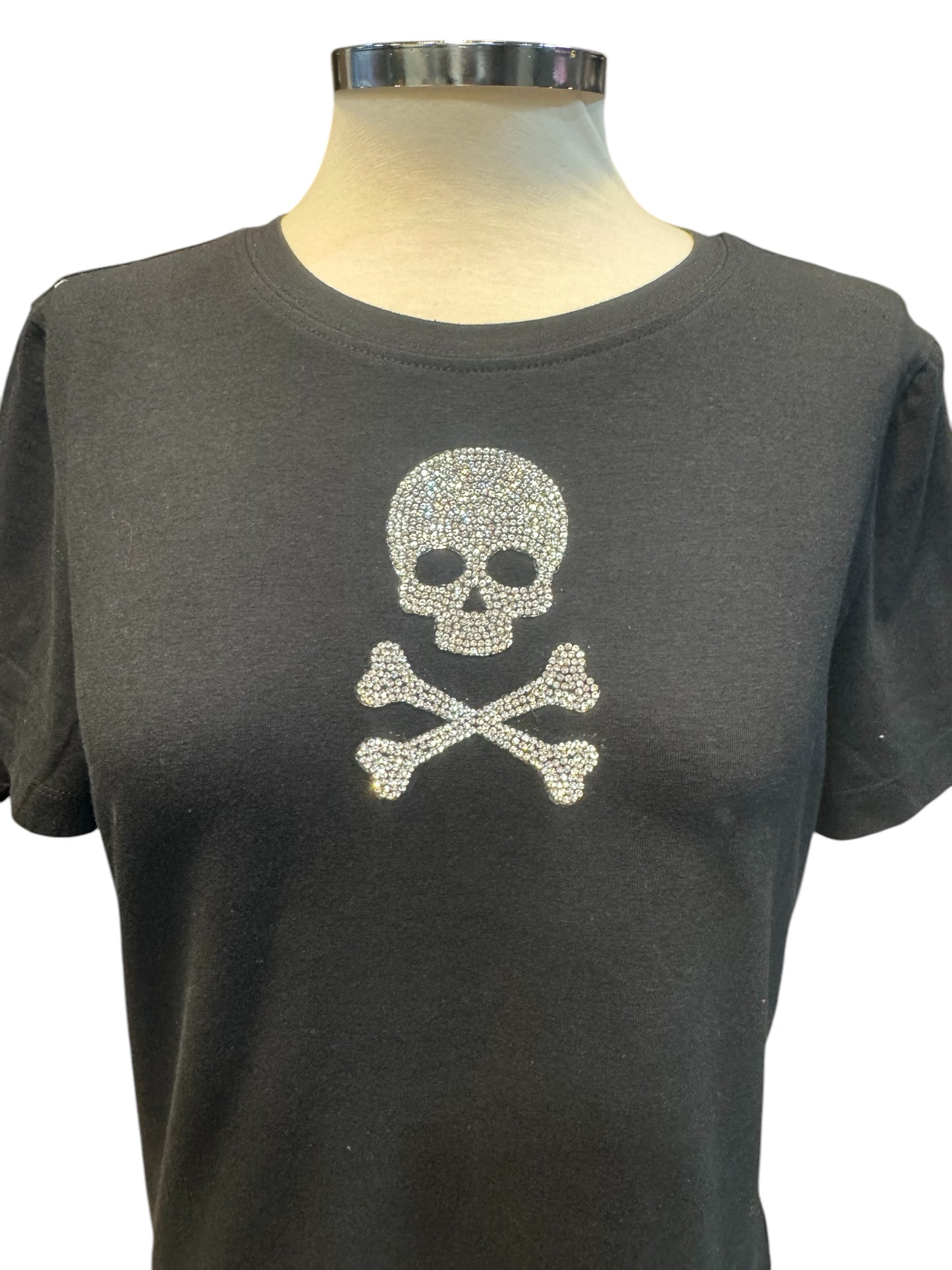 Camiseta calavera con tibias strass