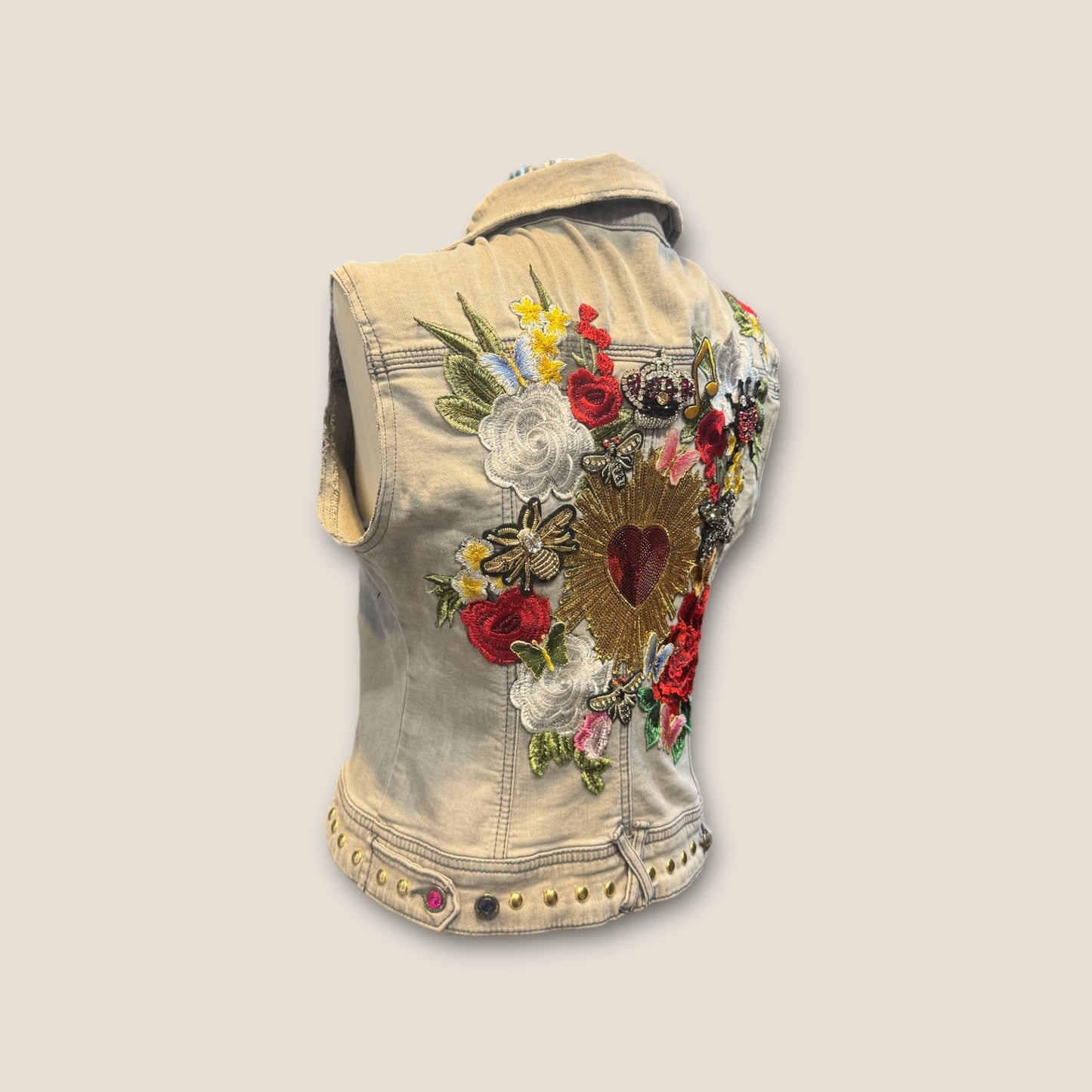 Chaleco Vaquero con flores y sagrado corazón