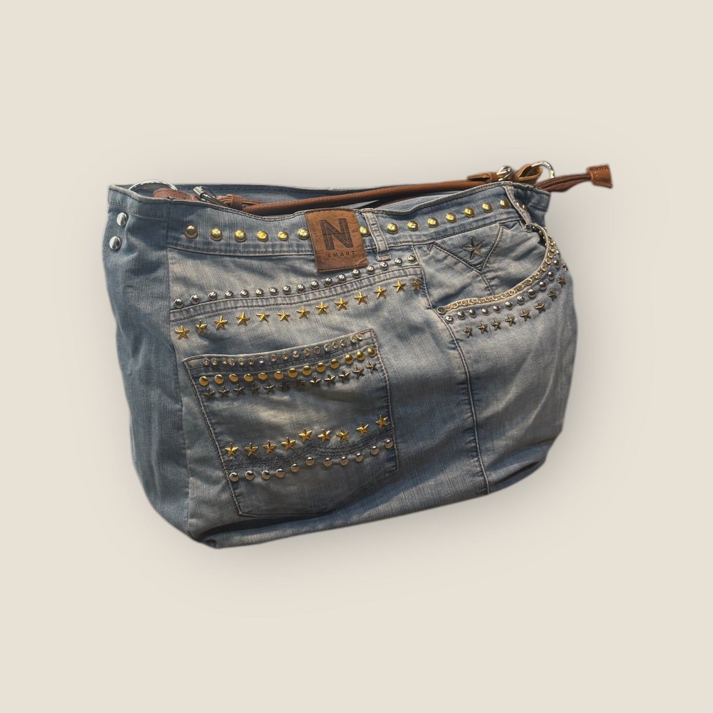 Bolso tote vaquero con remaches y tachuelas