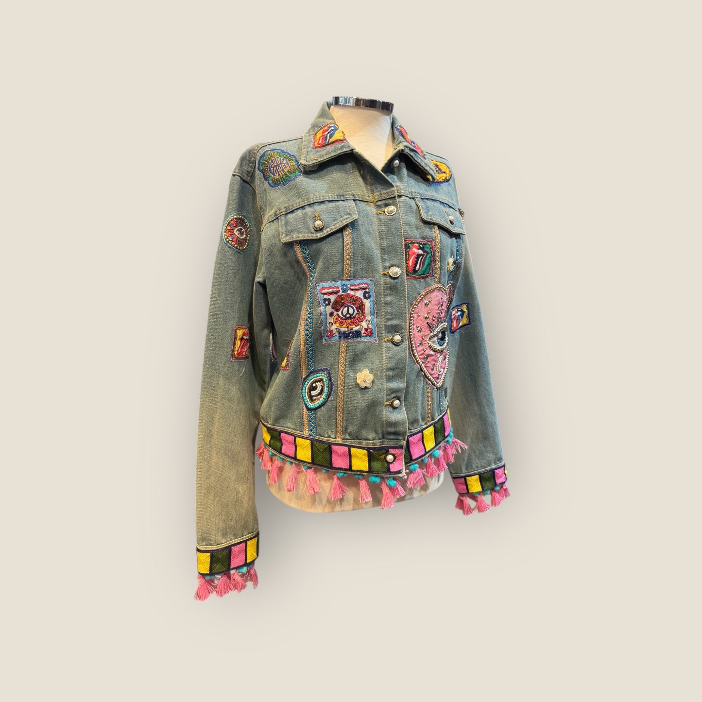 Chaqueta vaquera Frida con abalorios