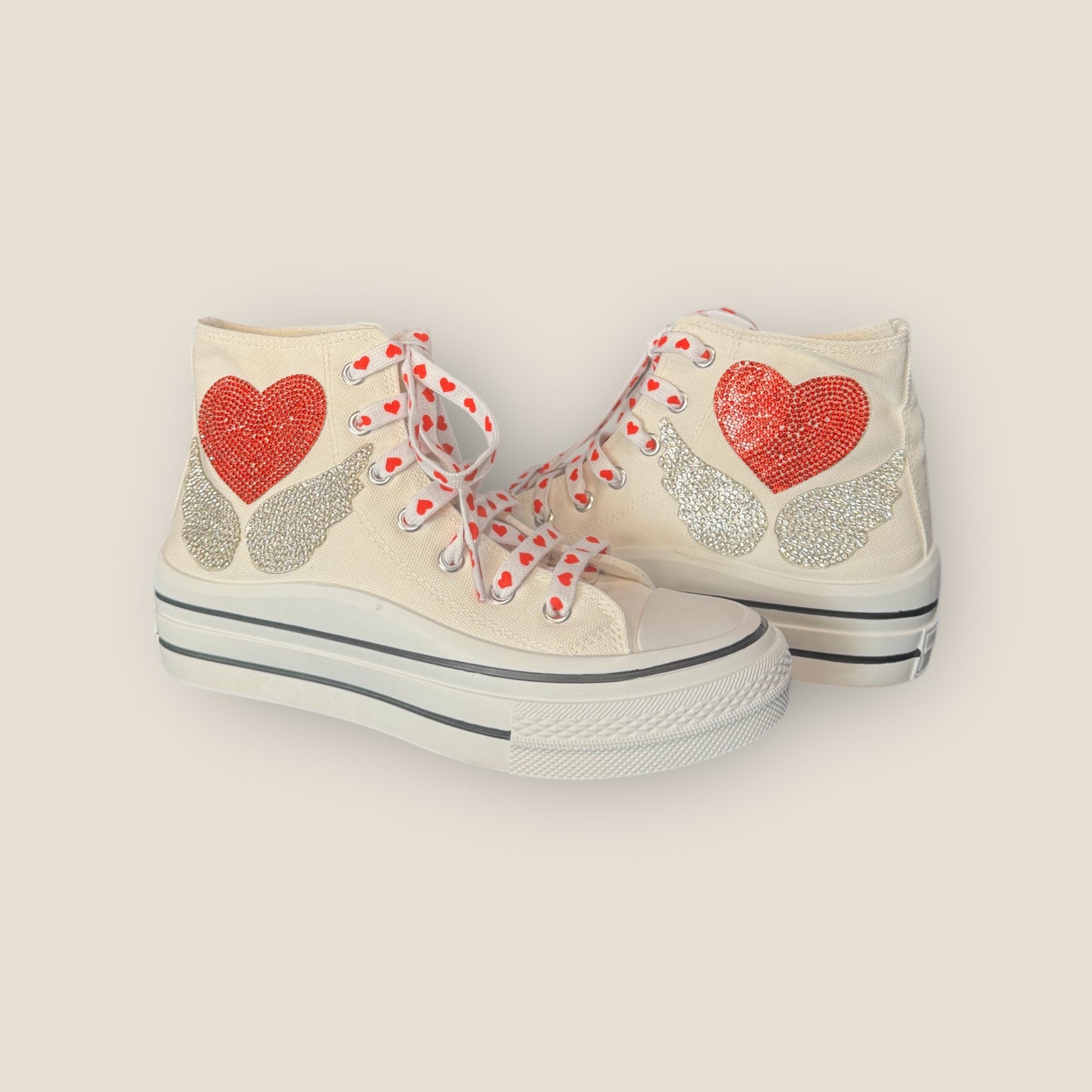 Zapatillas de lona con corazon y alas de strass