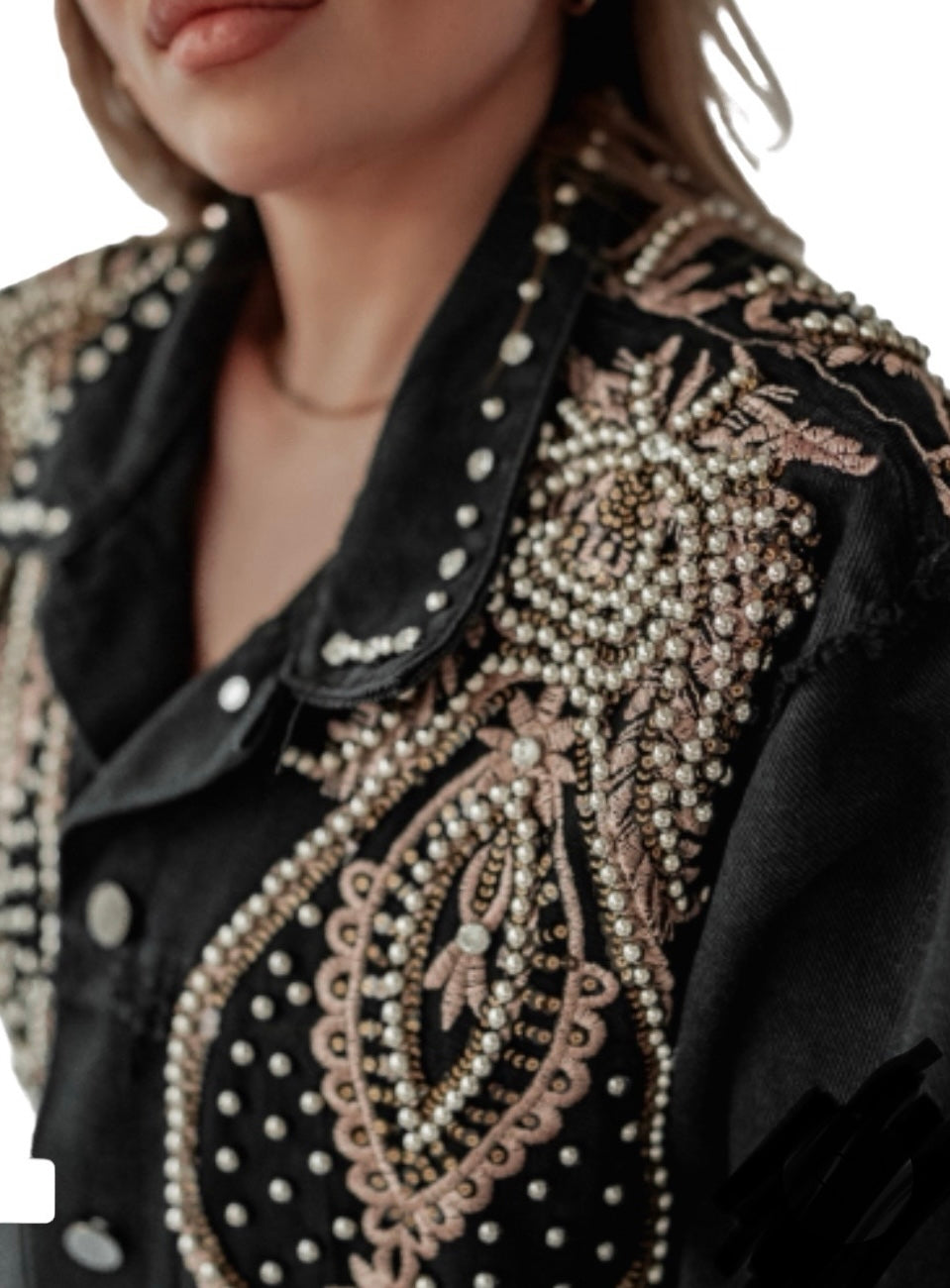 Chaqueta vaquera negra bordada