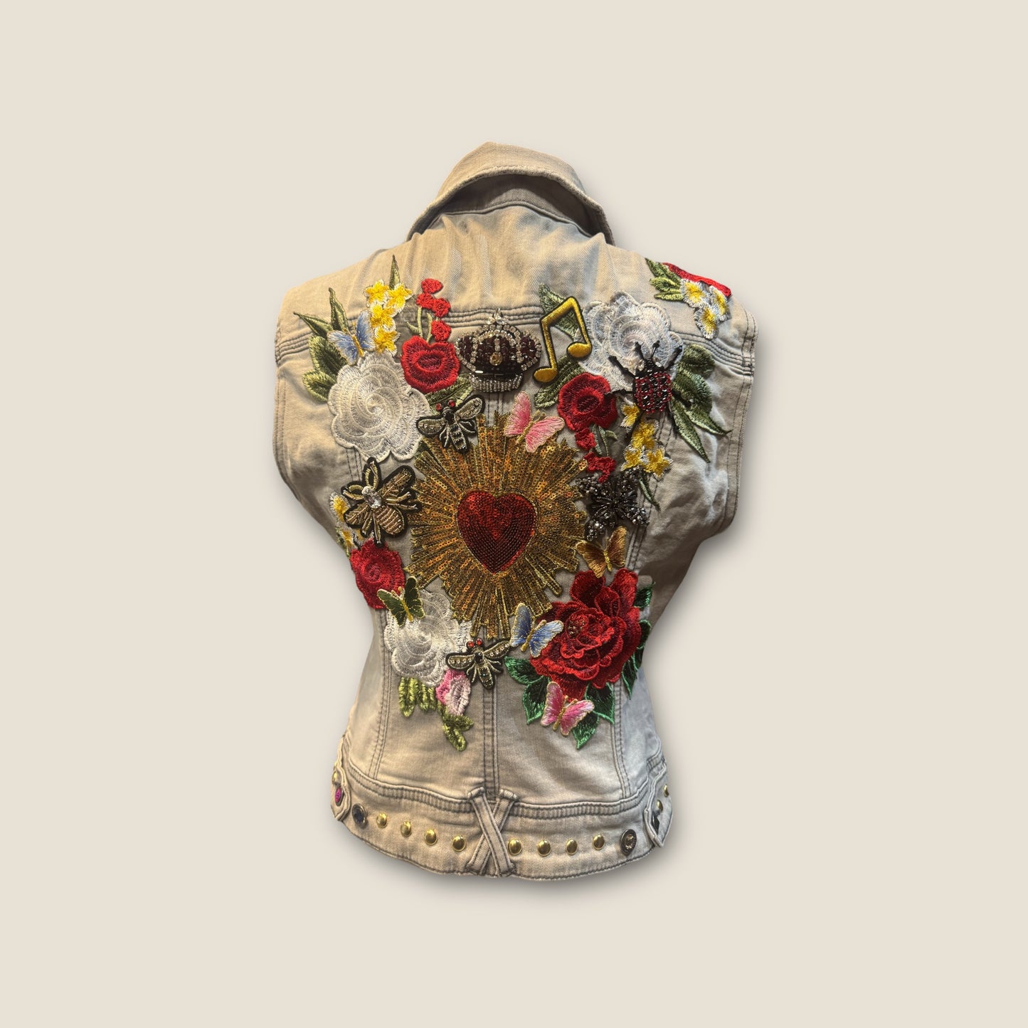Chaleco Vaquero con flores y sagrado corazón