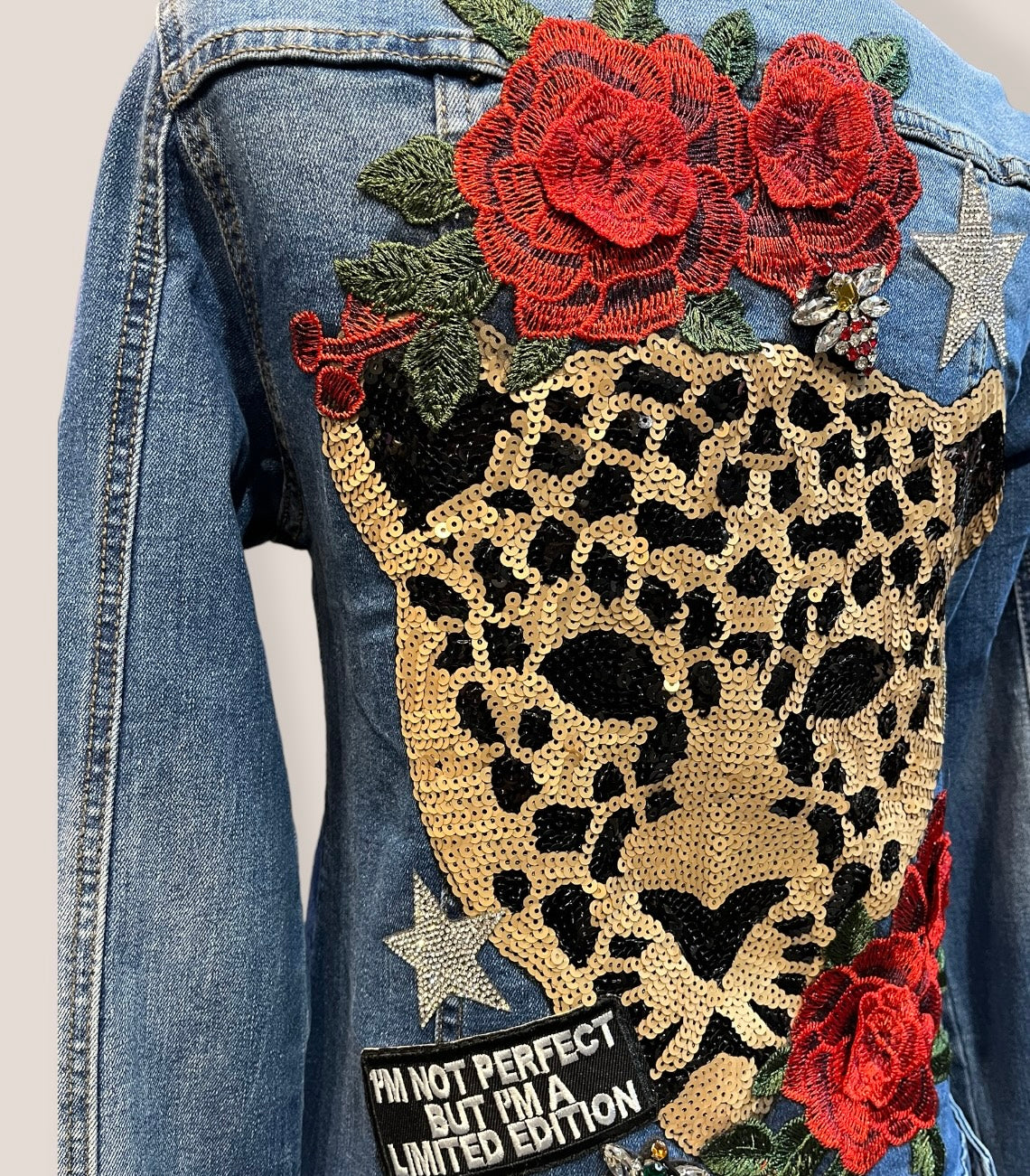Chaqueta vaquera tigre lentejuelas y flores