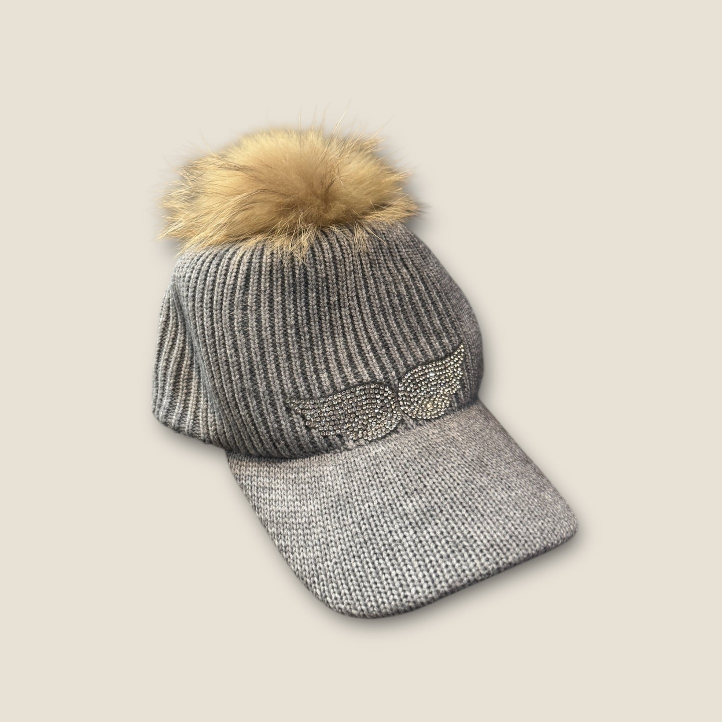 Gorra punto con alas