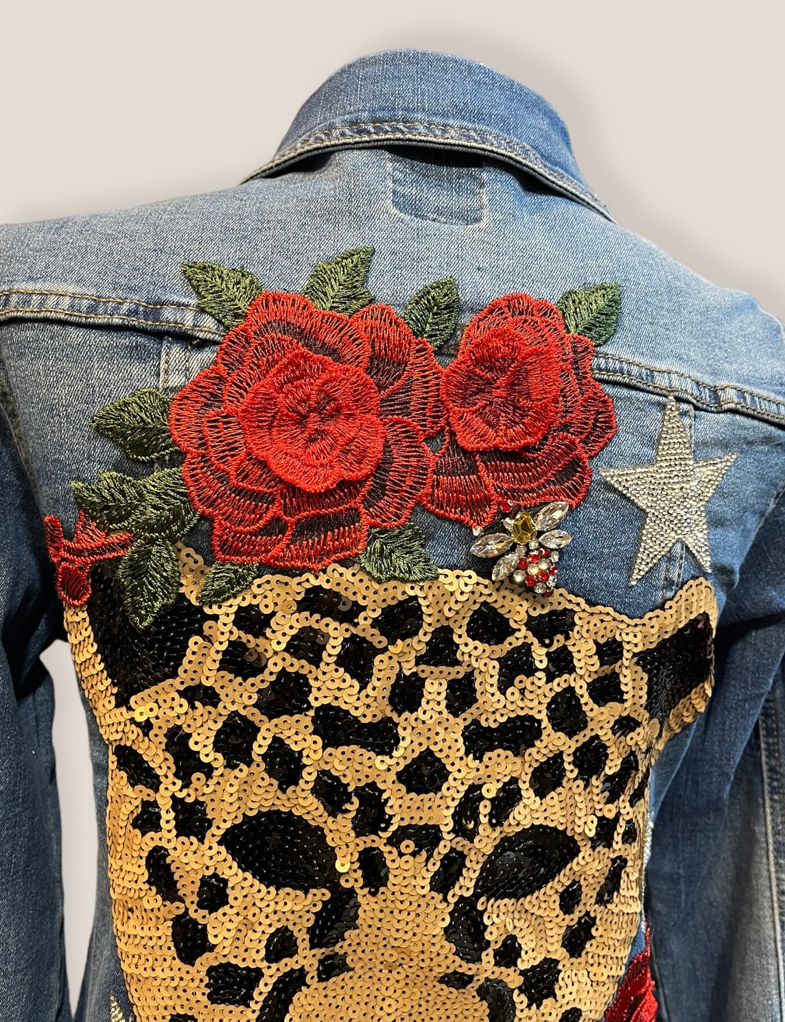 Chaqueta vaquera tigre lentejuelas y flores