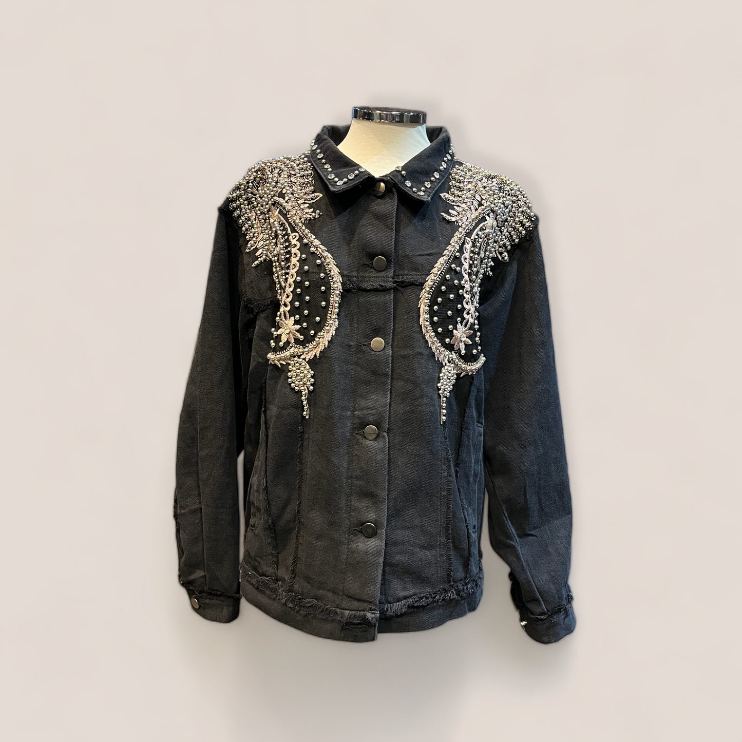 Chaqueta vaquera negra bordada