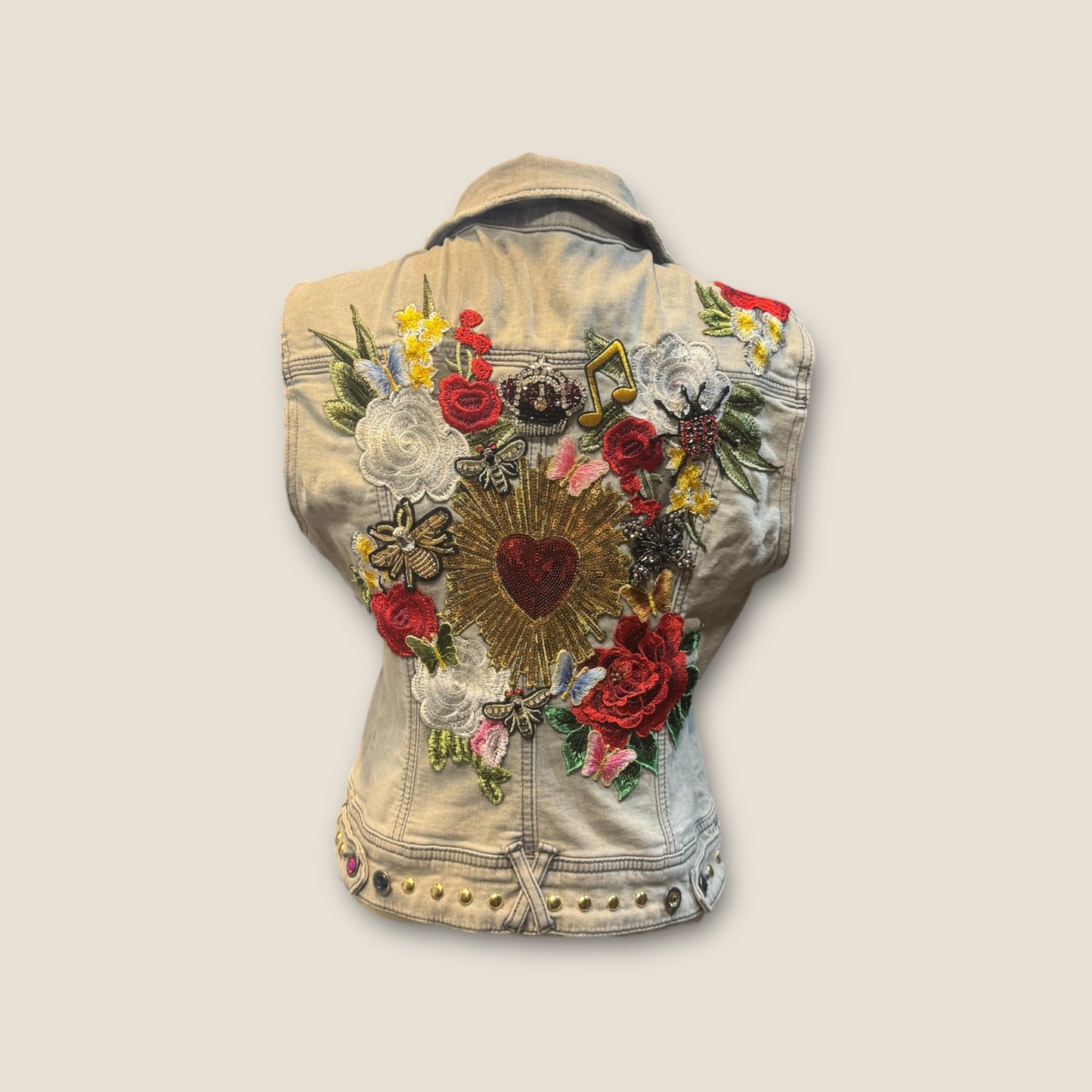 Chaleco Vaquero con flores y sagrado corazón