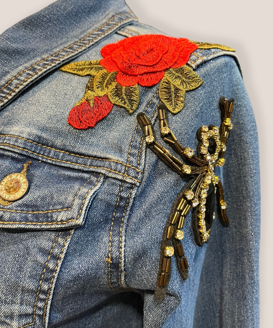 Chaqueta vaquera tigre lentejuelas y flores