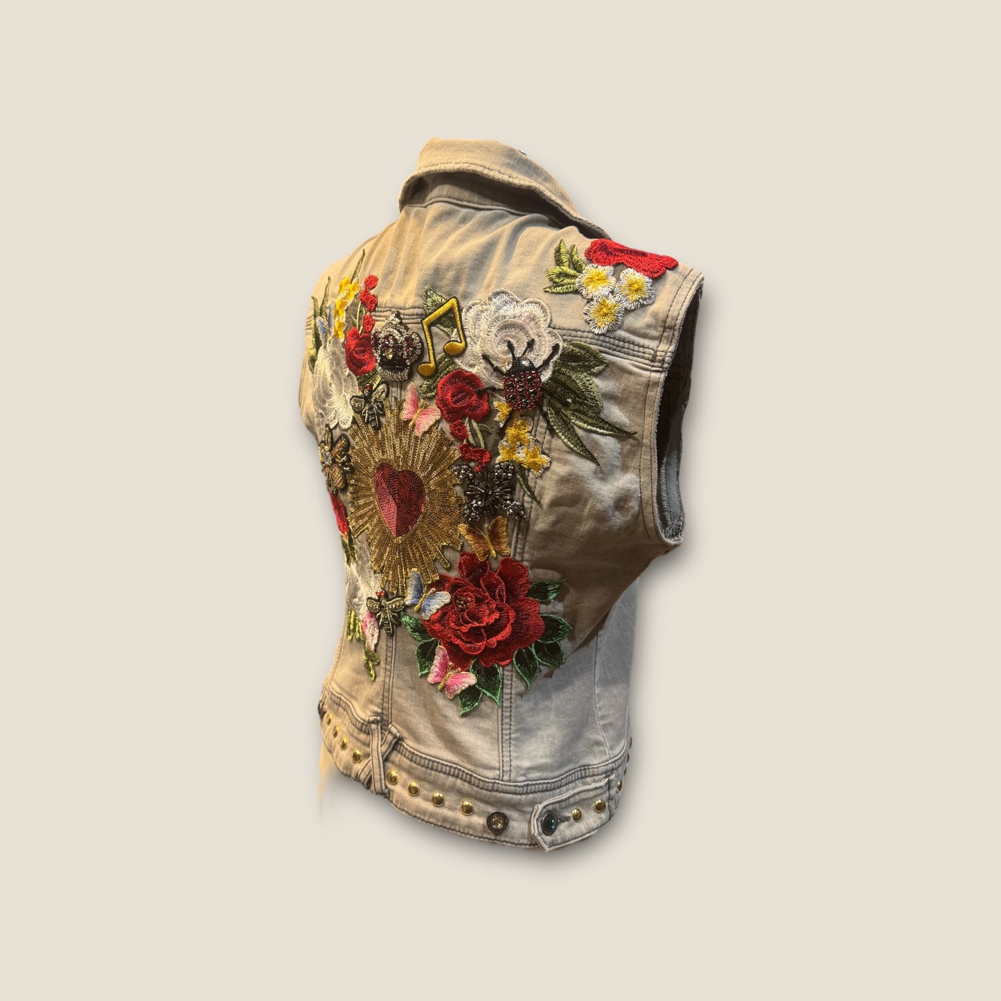 Chaleco Vaquero con flores y sagrado corazón