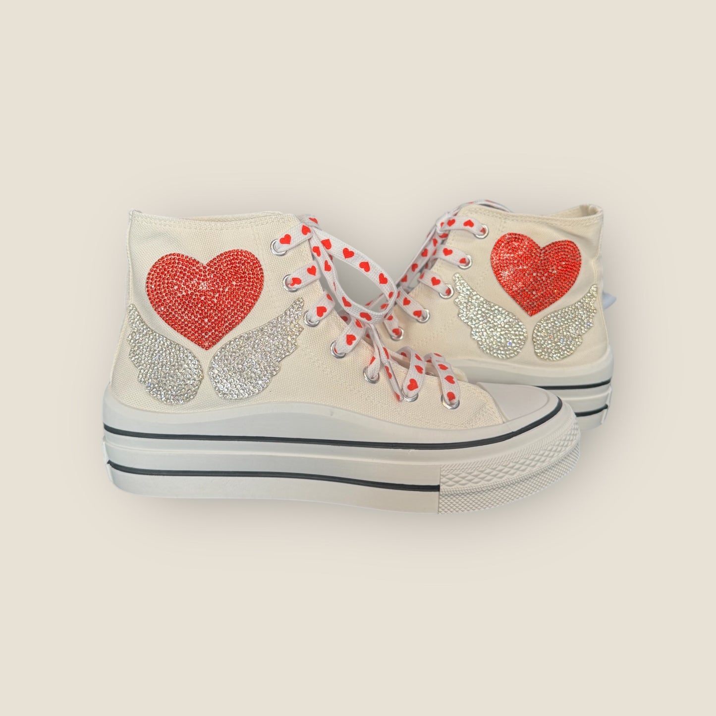Zapatillas de lona con corazon y alas de strass