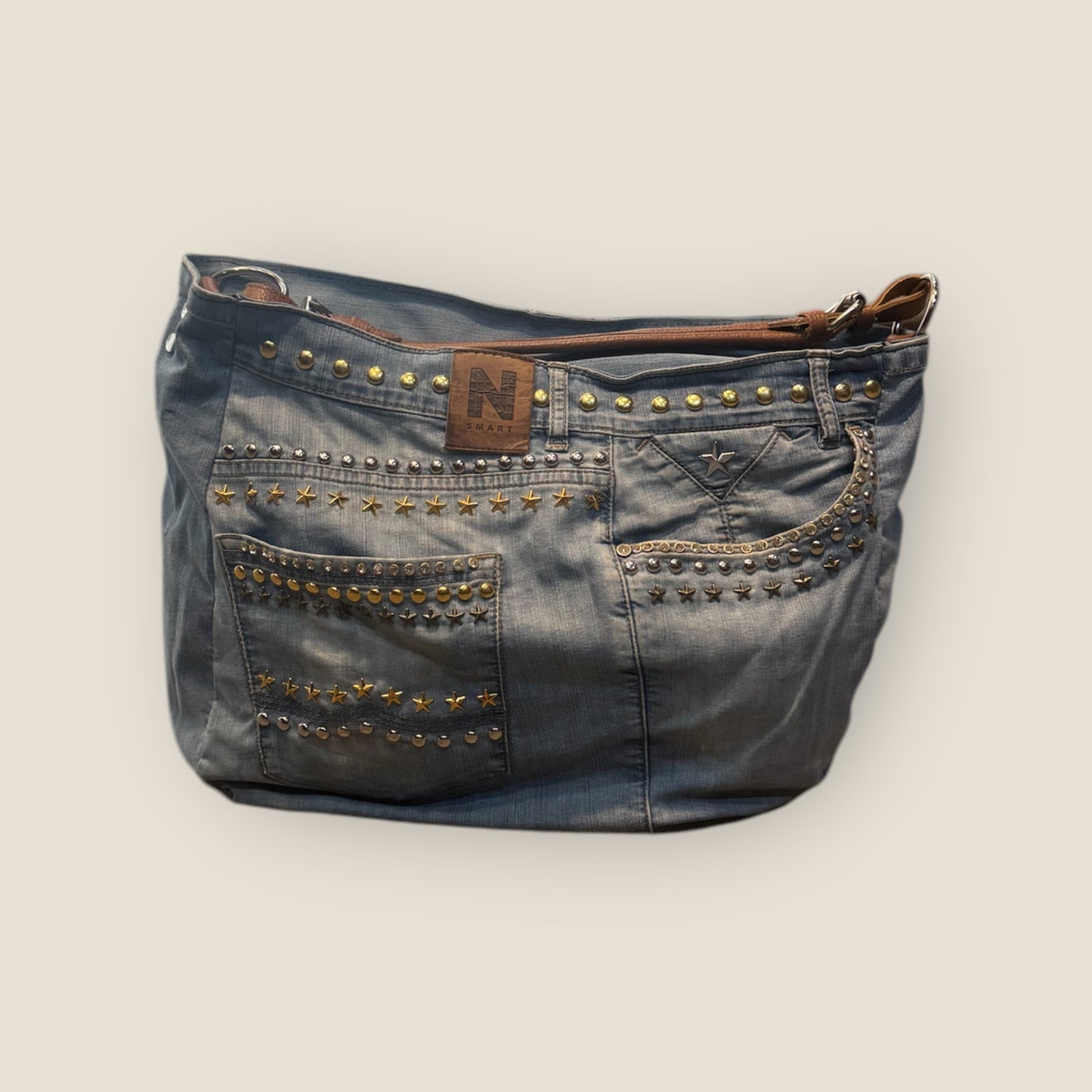 Bolso tote vaquero con remaches y tachuelas