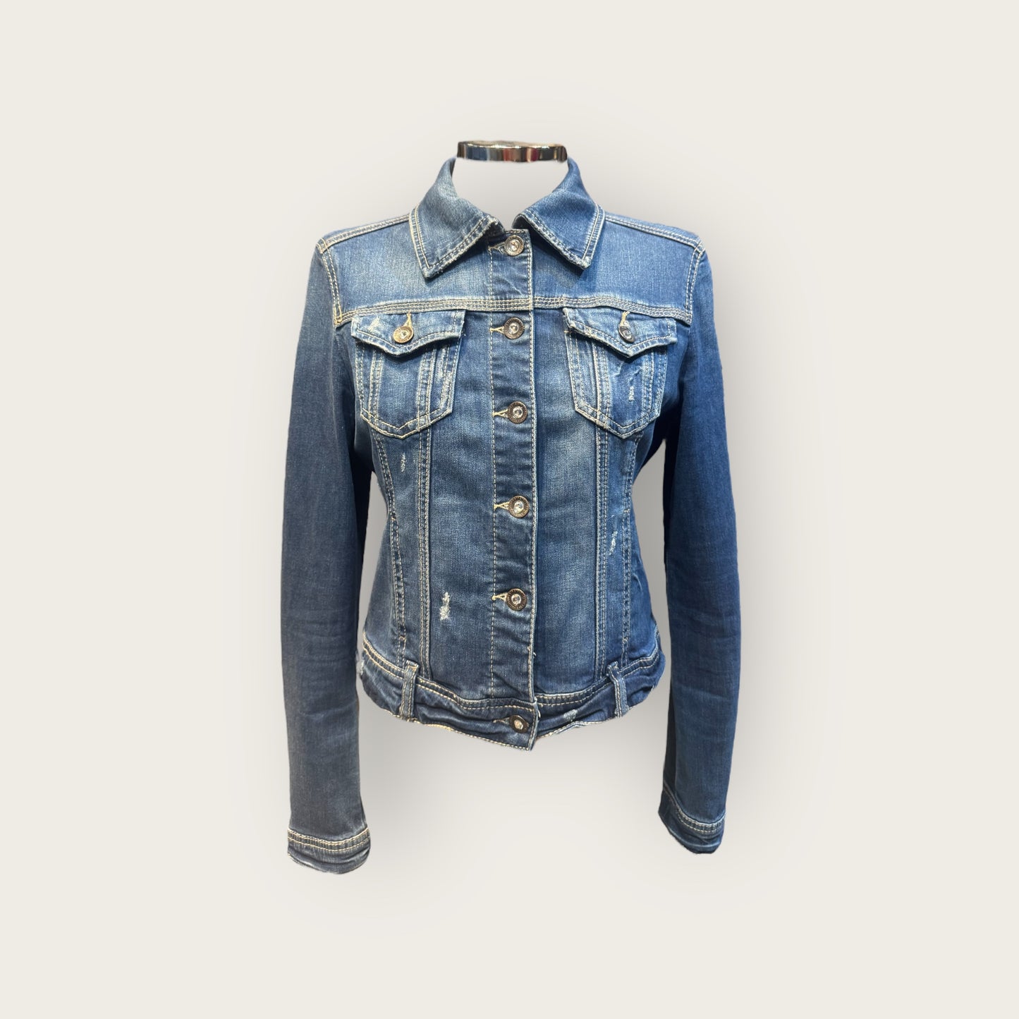Chaqueta vaquera alas con cruz de pedrería