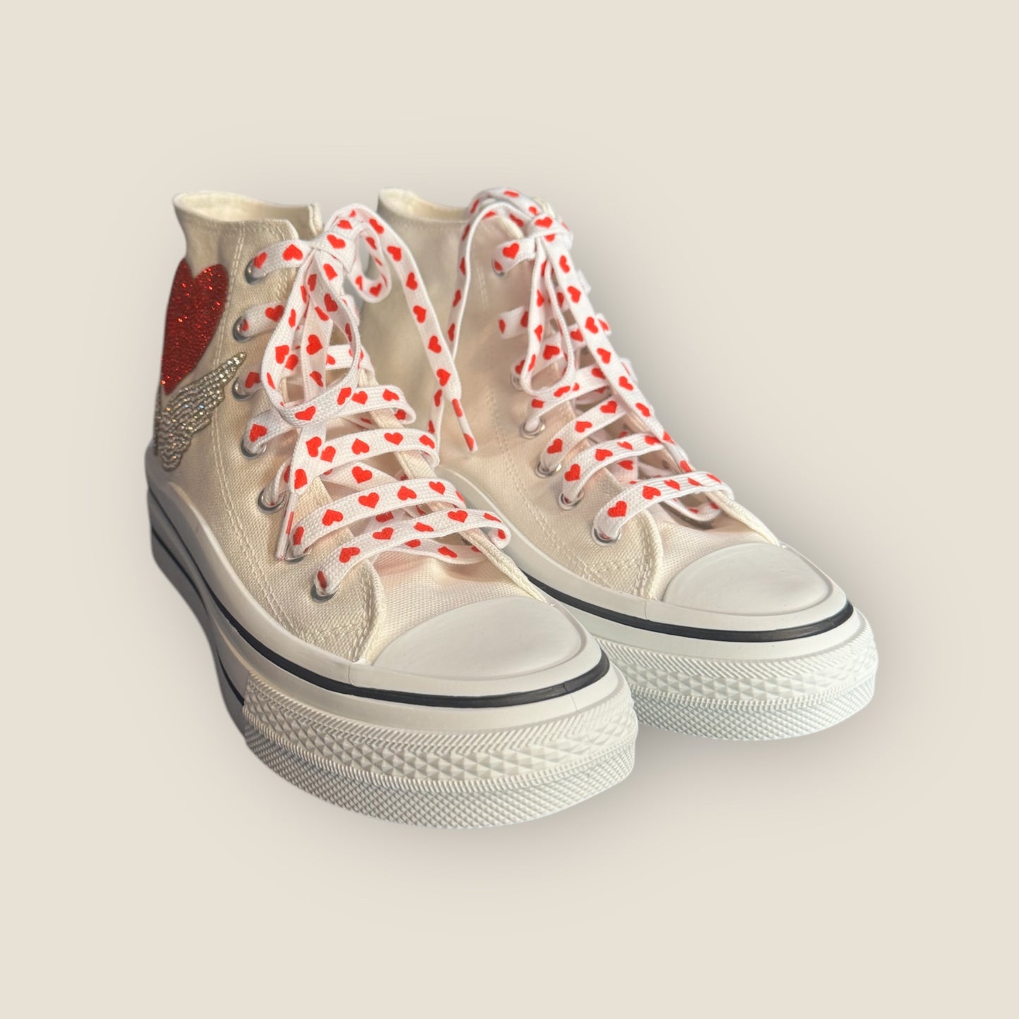Zapatillas de lona con corazon y alas de strass