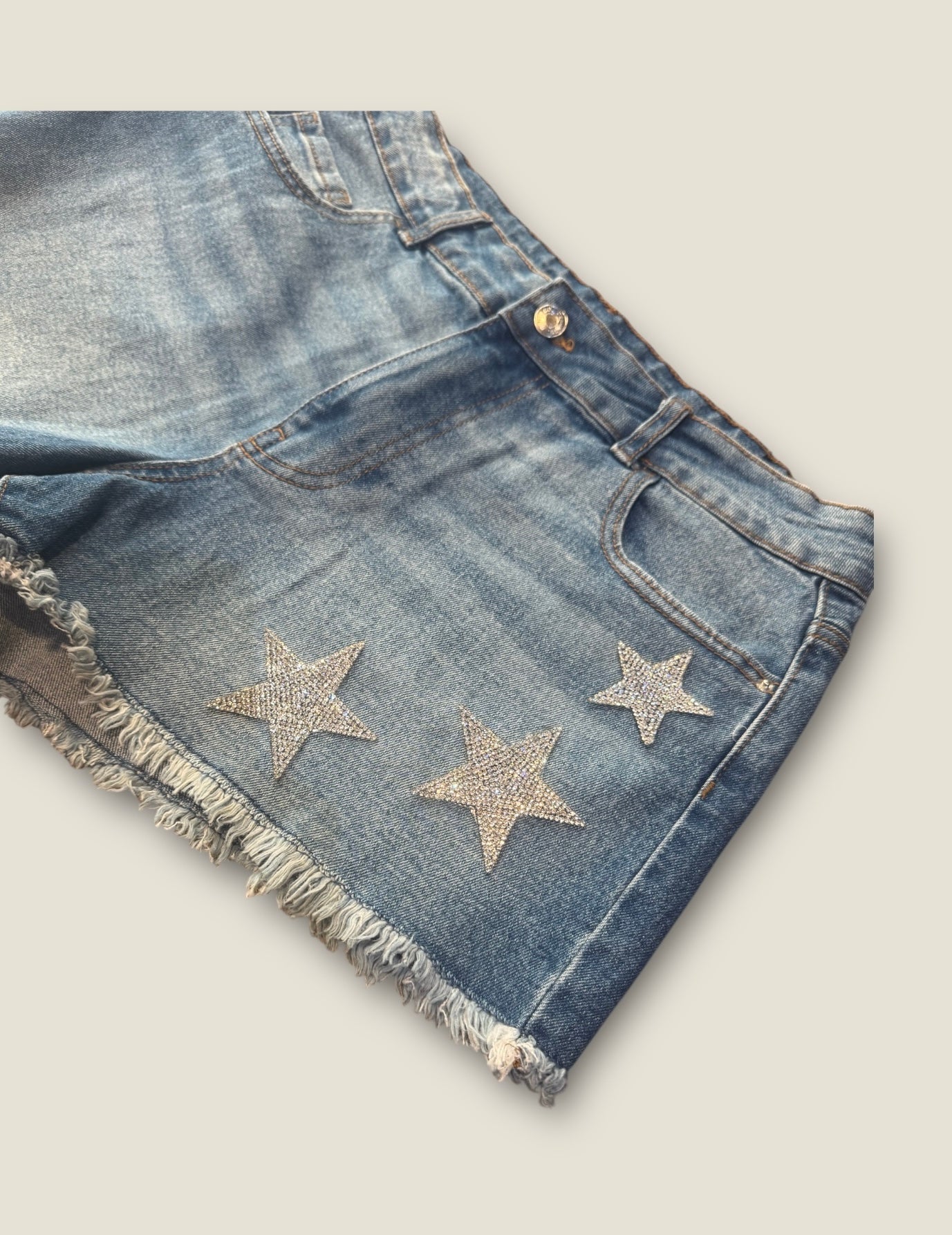 Pantalón vaquero corto estrellas strass