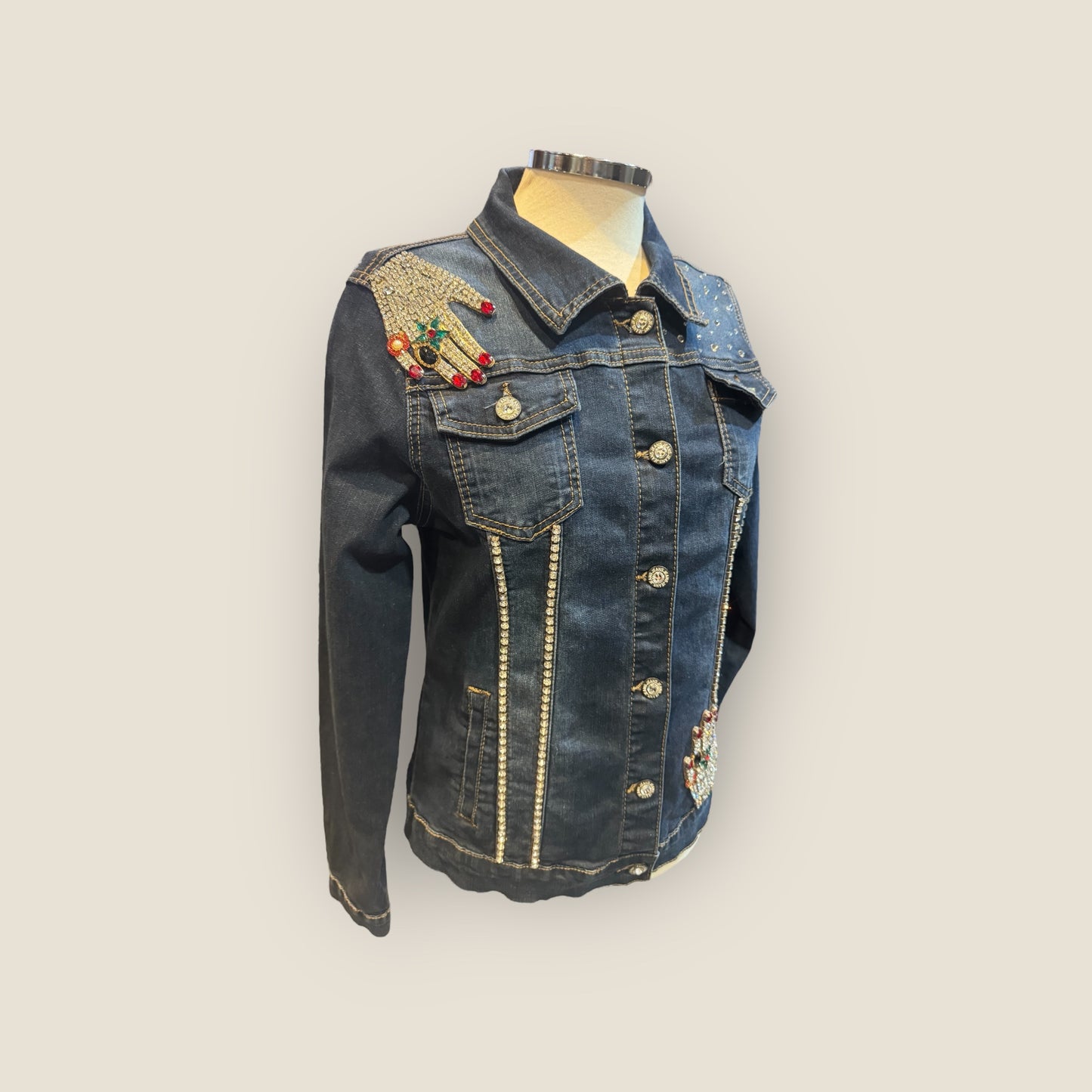 Chaqueta vaquera manos pedrería