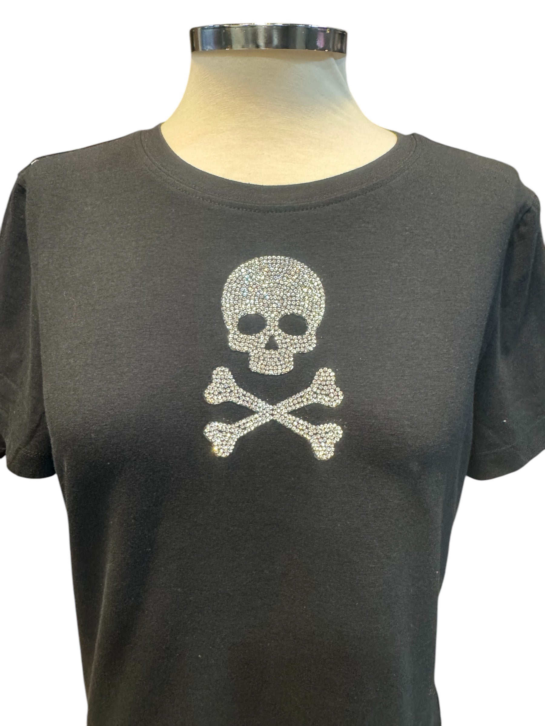 Camiseta calavera con tibias strass