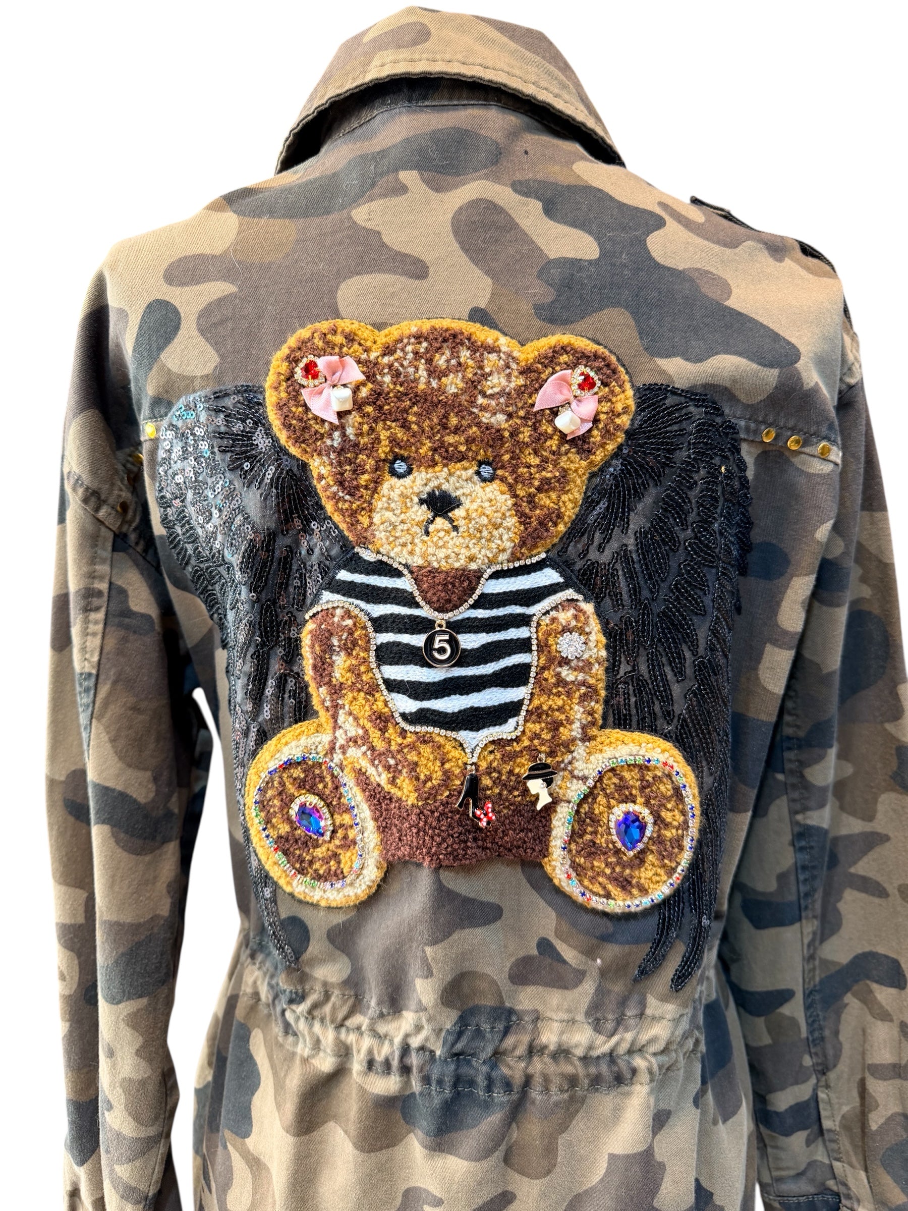 Sobre camisa camuflaje con alas y osito