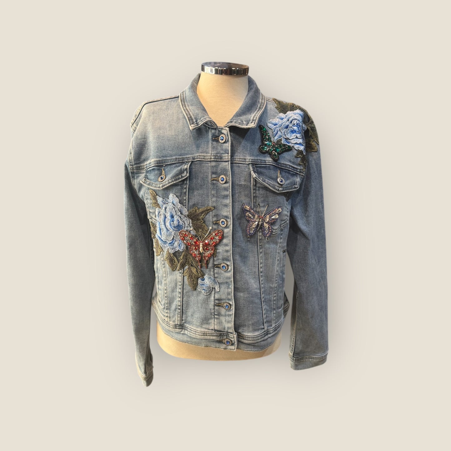Chaqueta vaquera flores y mariposas