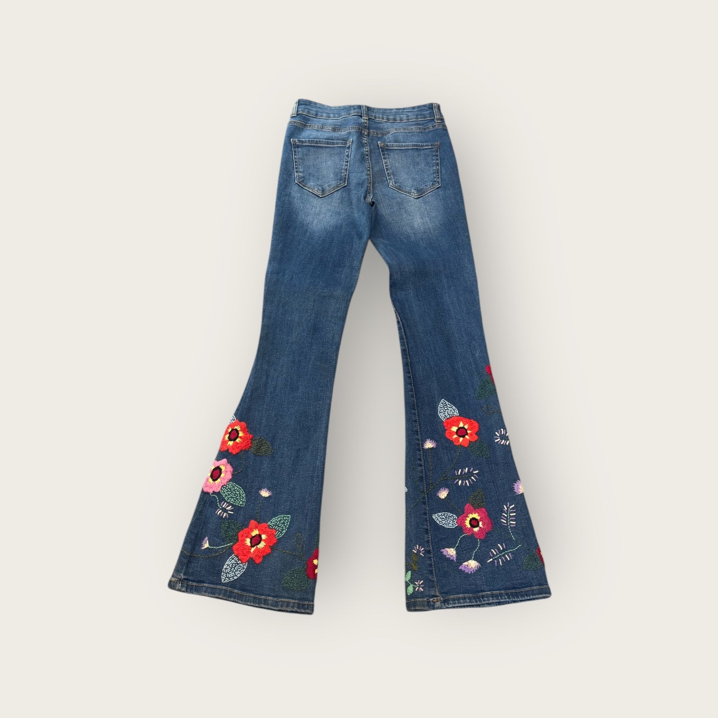 Pantalón bordado artesanalmente con flores