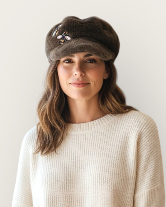 Gorra pelo con pedrería