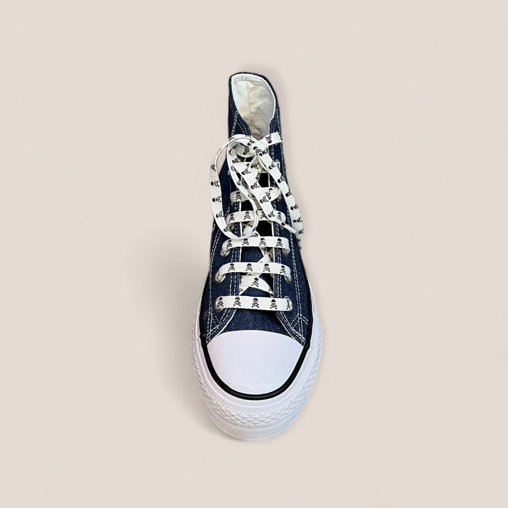 Zapatillas de lona denim con calavera y alas de strass