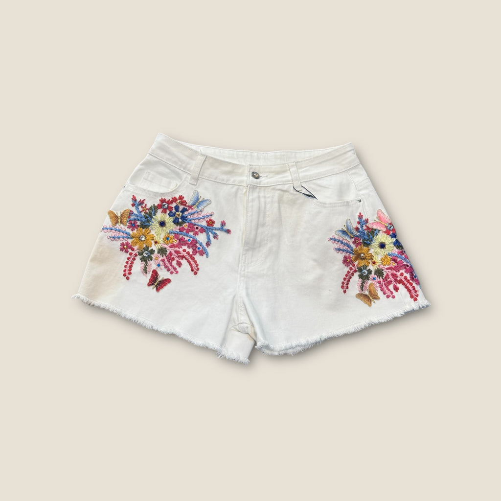Pantalón corto con flores y strass