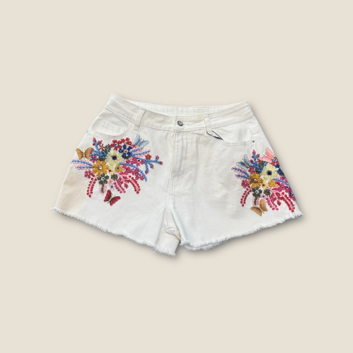 Pantalón corto con flores y strass