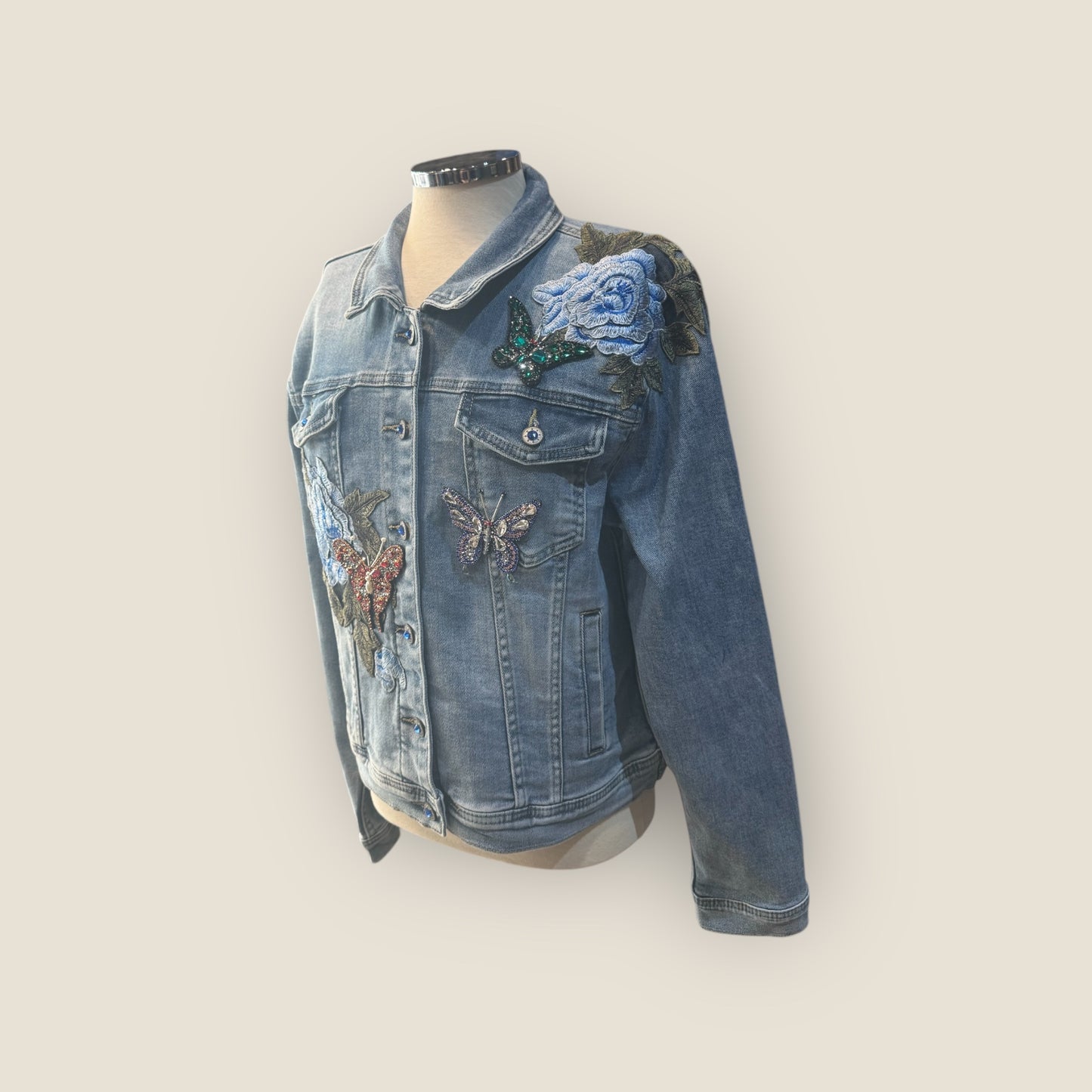 Chaqueta vaquera flores y mariposas