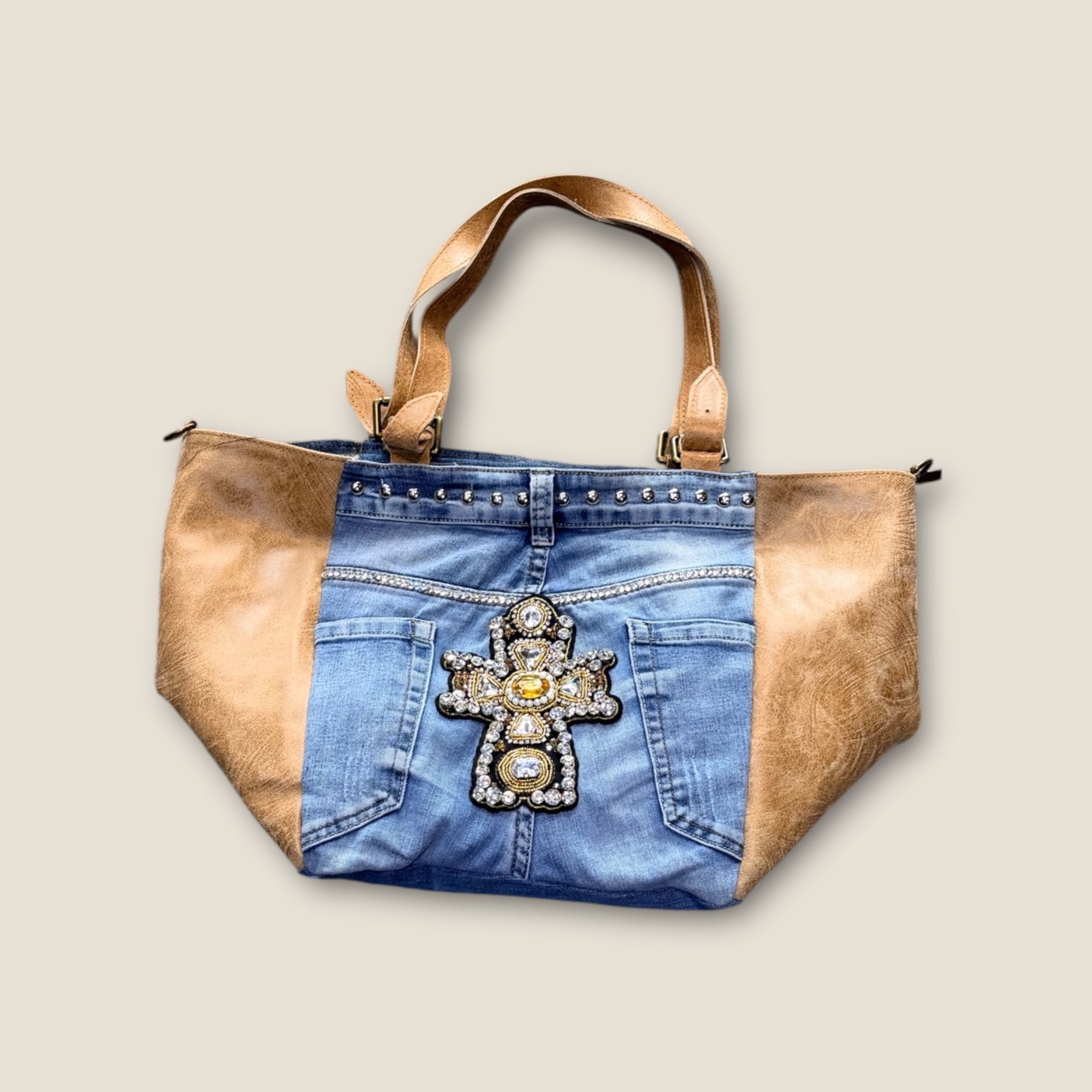 Bolso shopping vaquero con cruz de pedrería