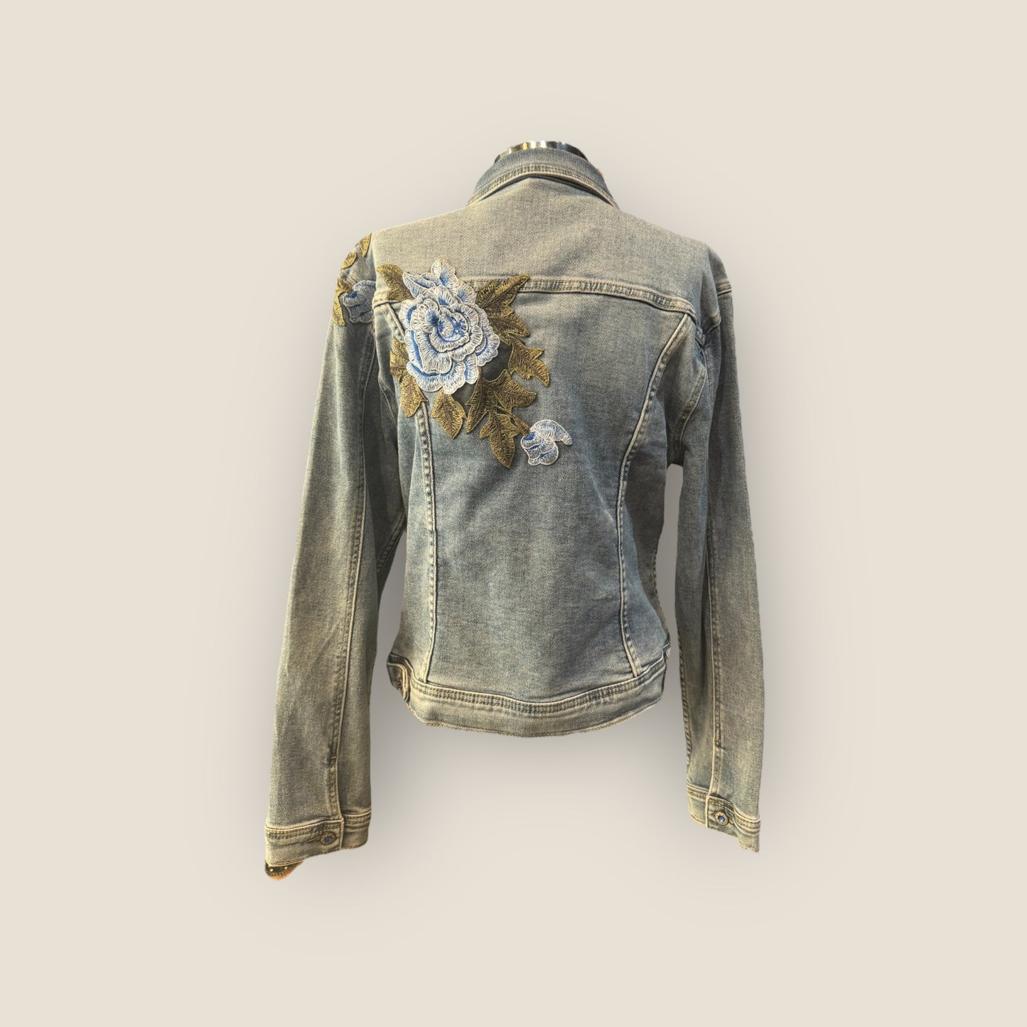 Chaqueta vaquera flores y mariposas