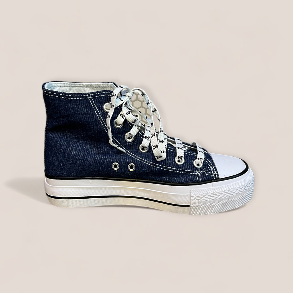 Zapatillas de lona denim con calavera y alas de strass