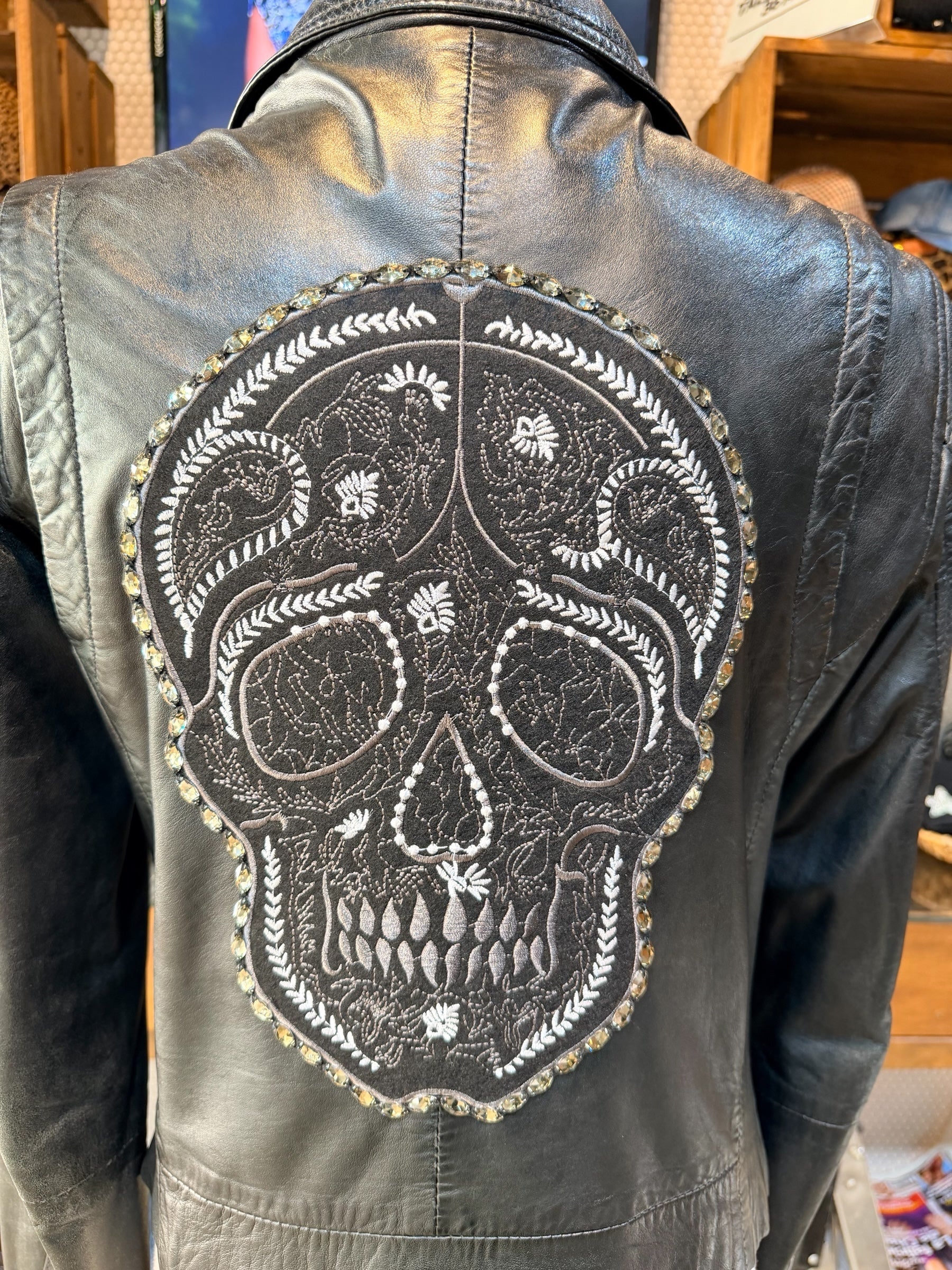 Cazadora piel con calavera