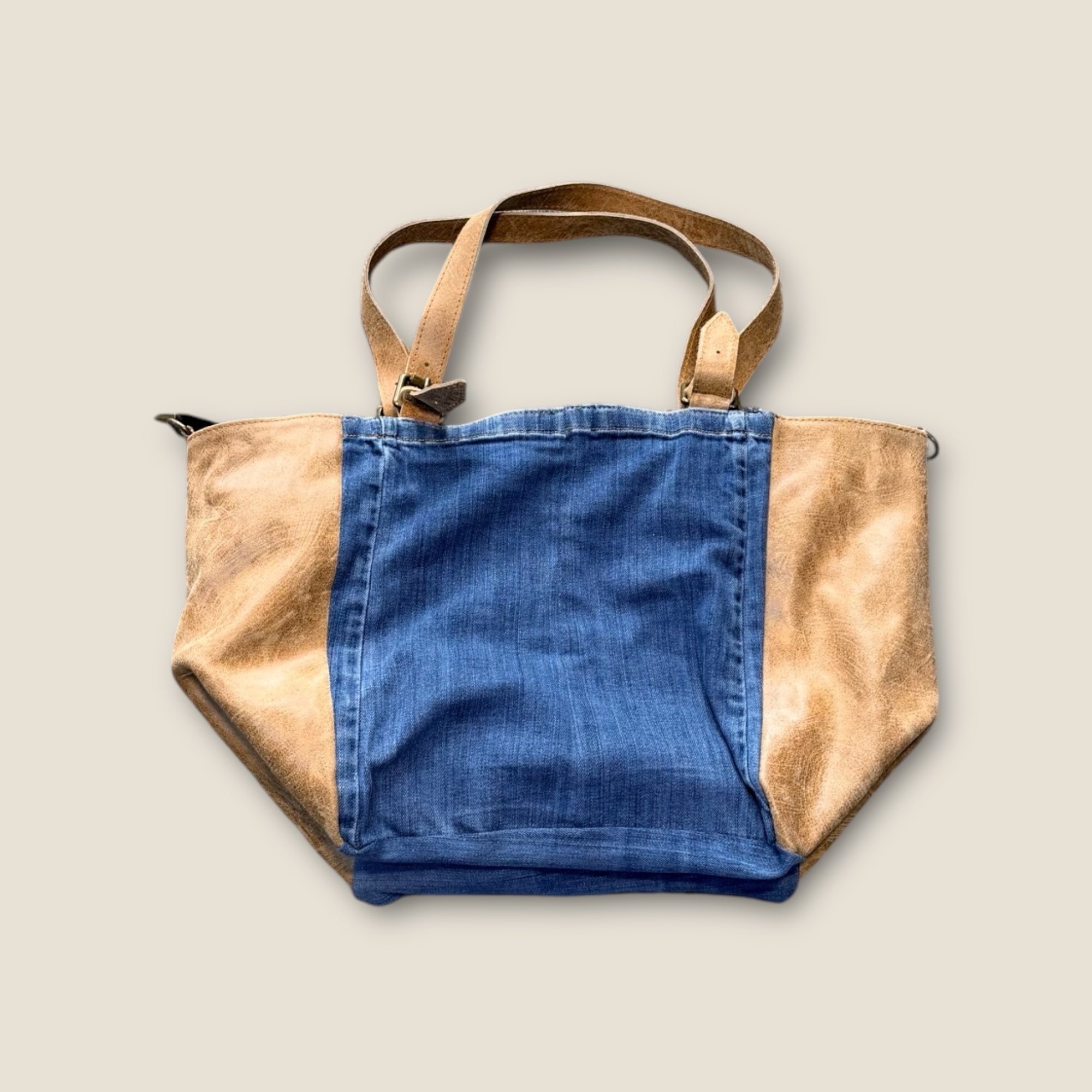 Bolso shopping vaquero con cruz de pedrería