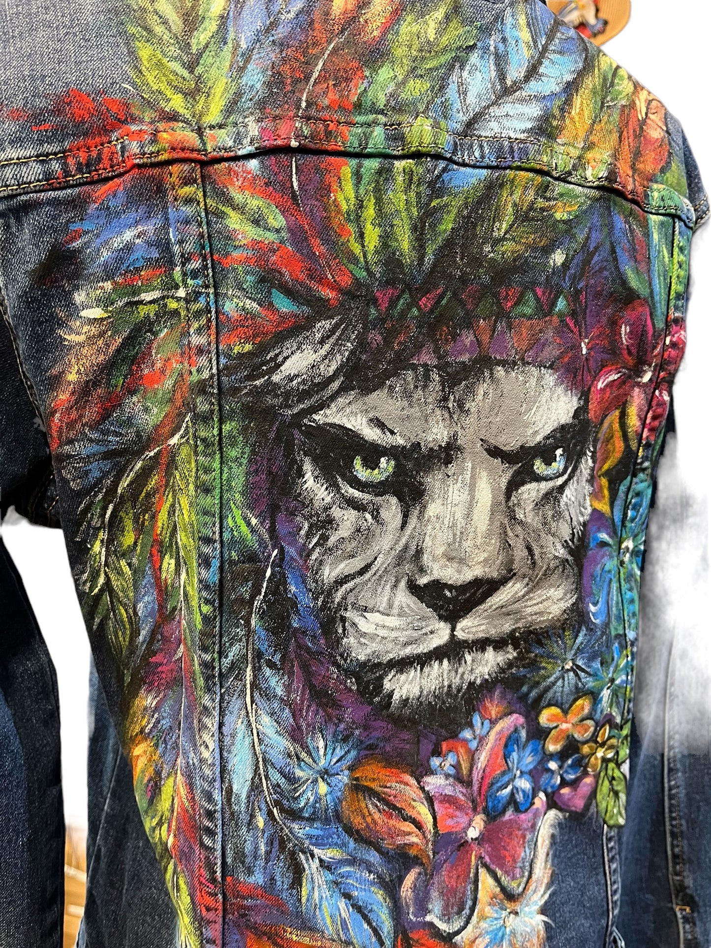 Chaqueta Vaquera León  Pintada artesanalmente
