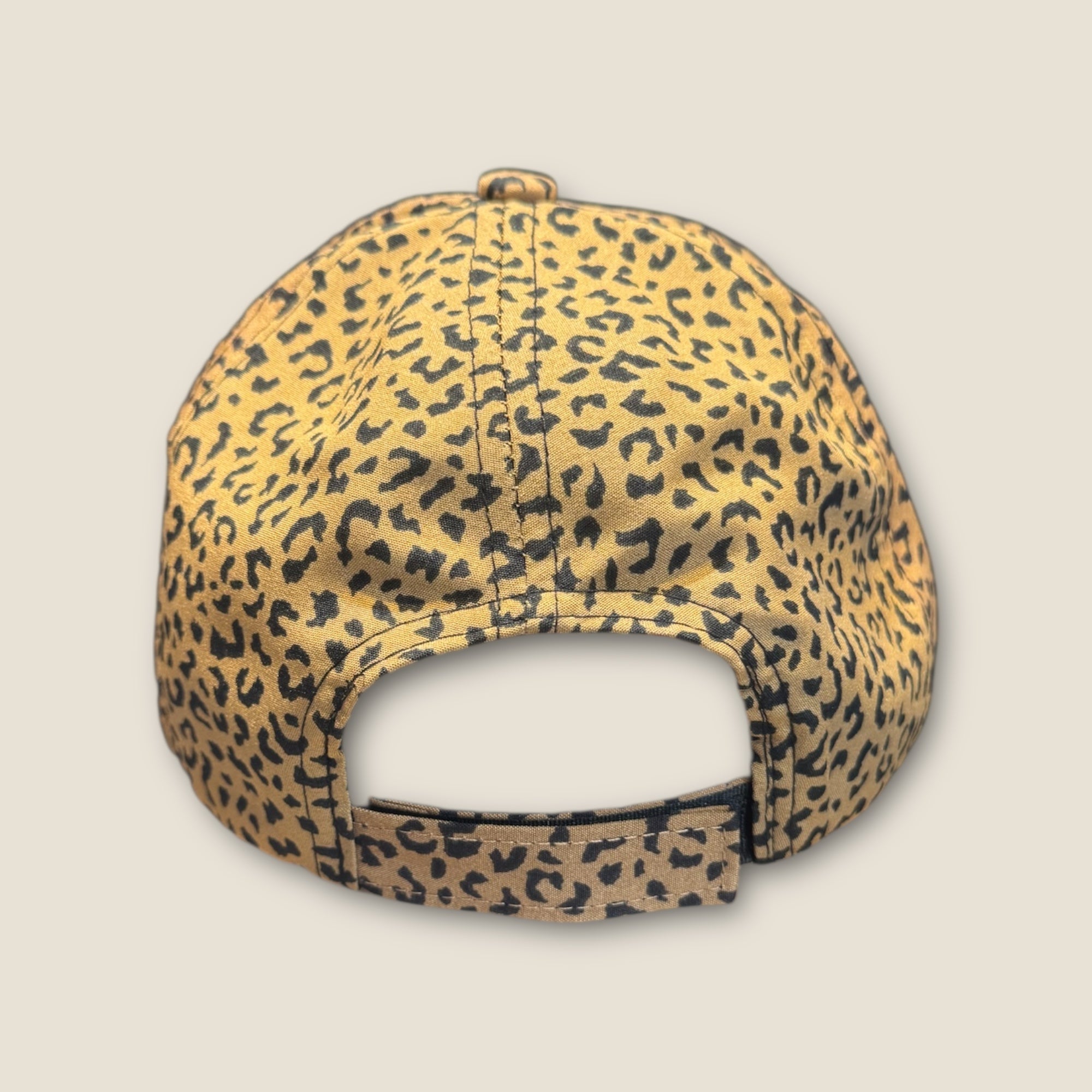 Gorra animal print con estrella