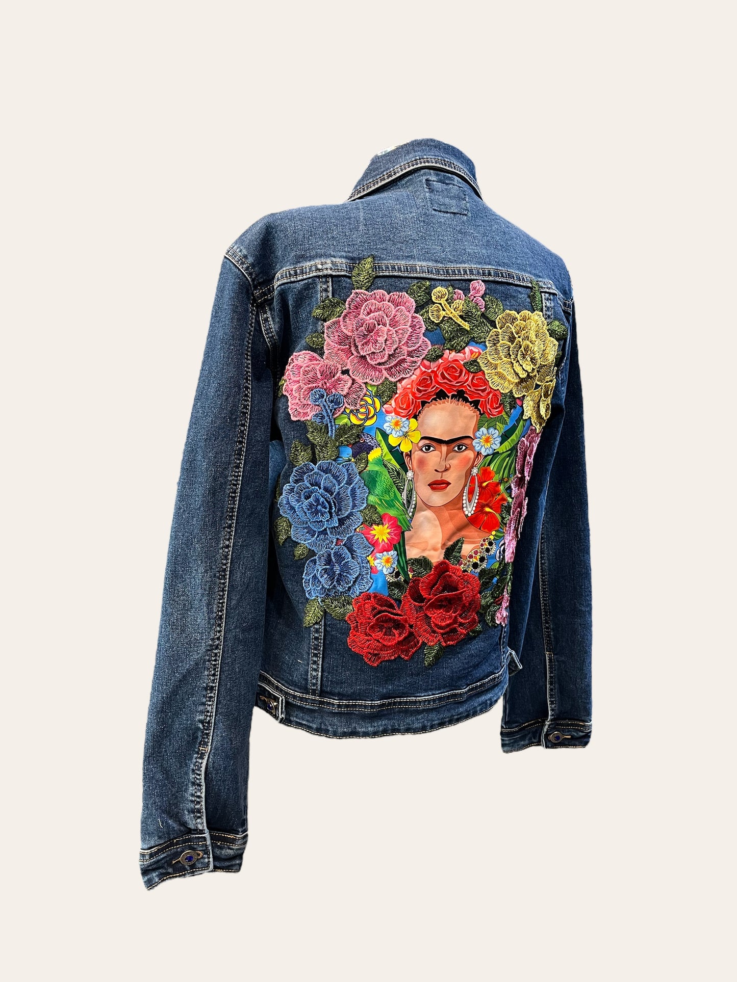 Chaqueta vaquera Frida bordeada de flores