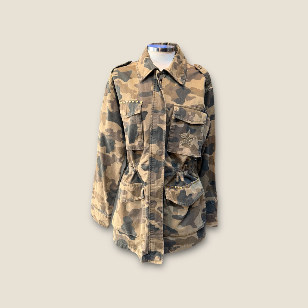 Sobre camisa camuflaje con alas y osito