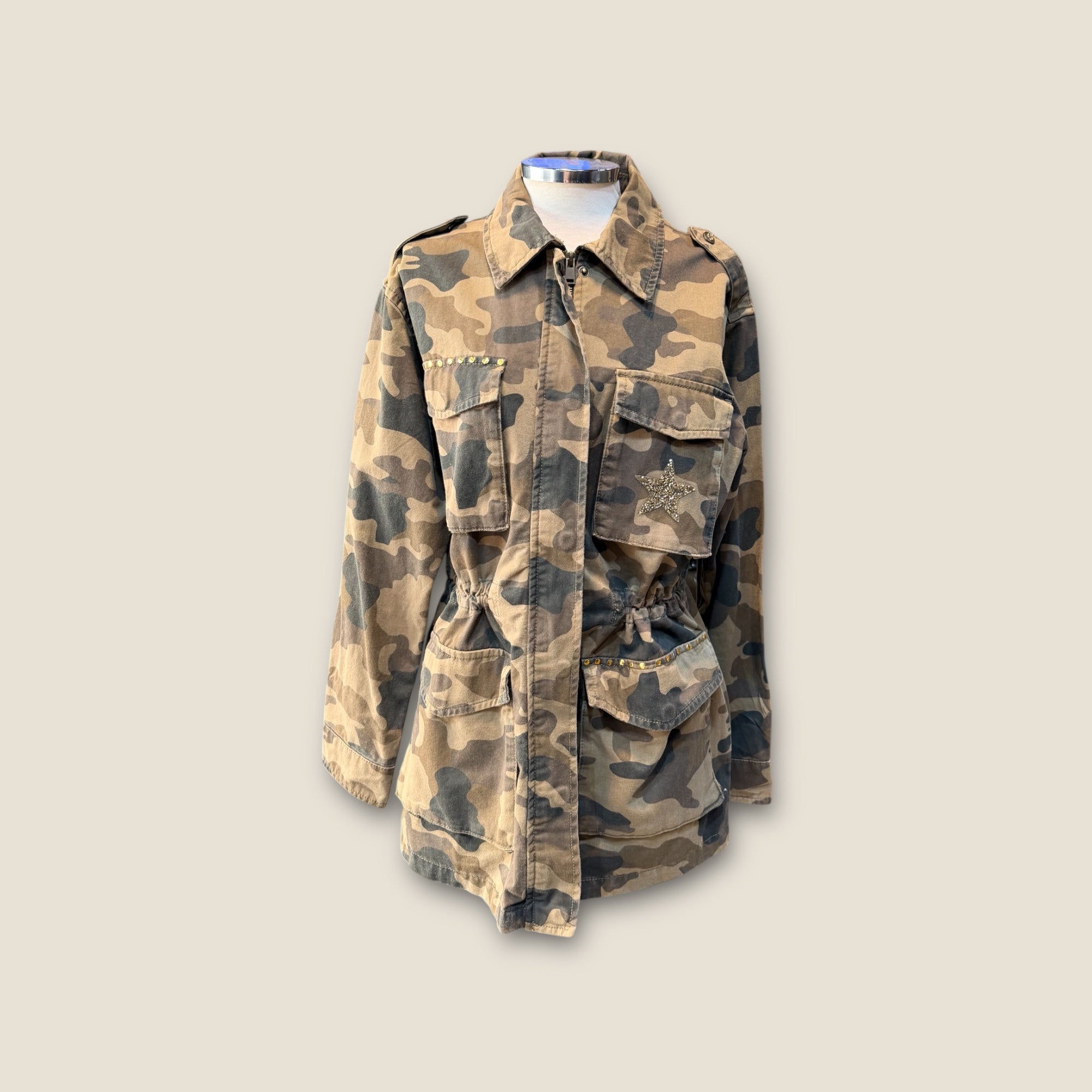 Sobre camisa camuflaje con alas y osito