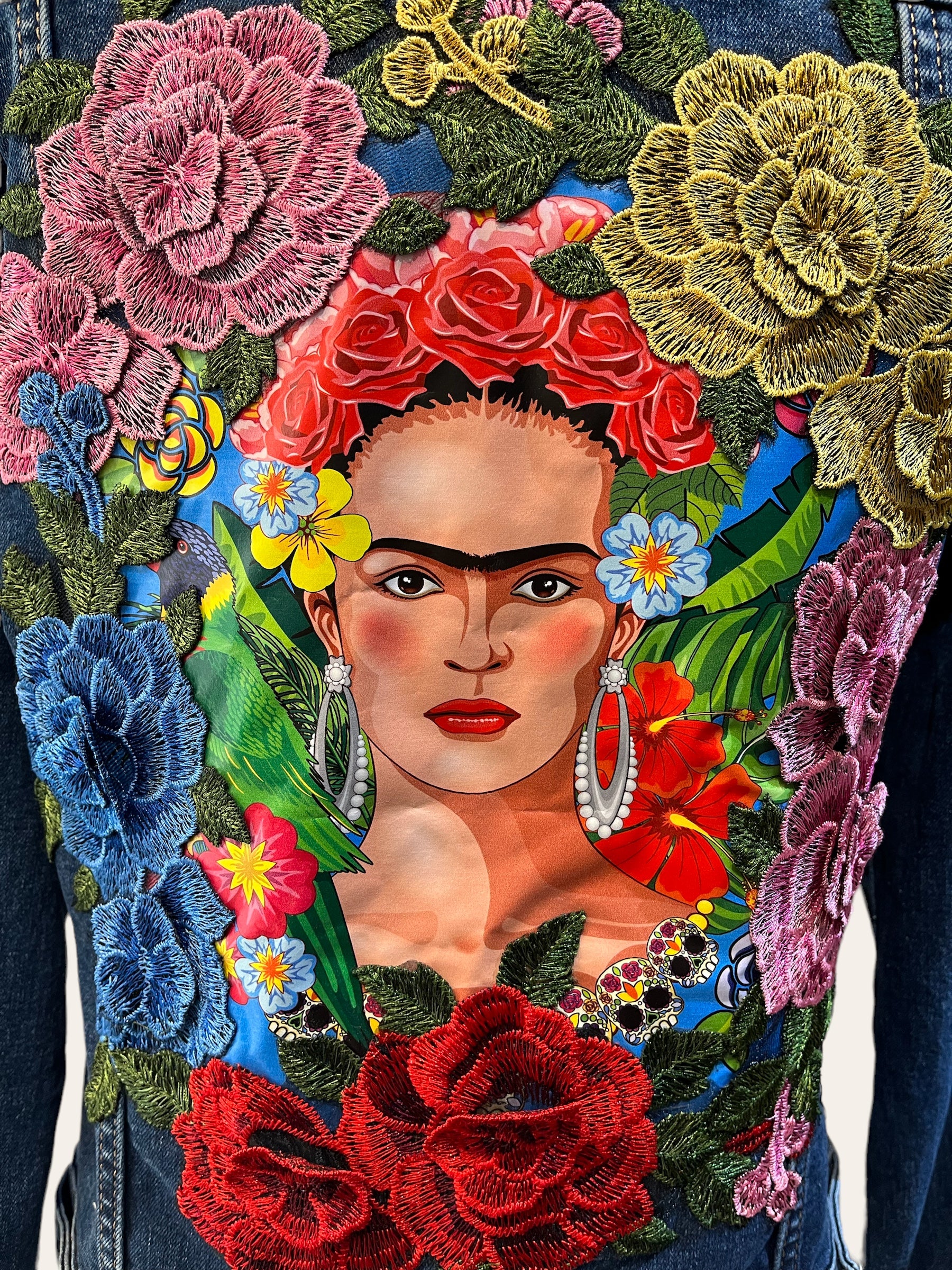 Chaqueta vaquera Frida bordeada de flores