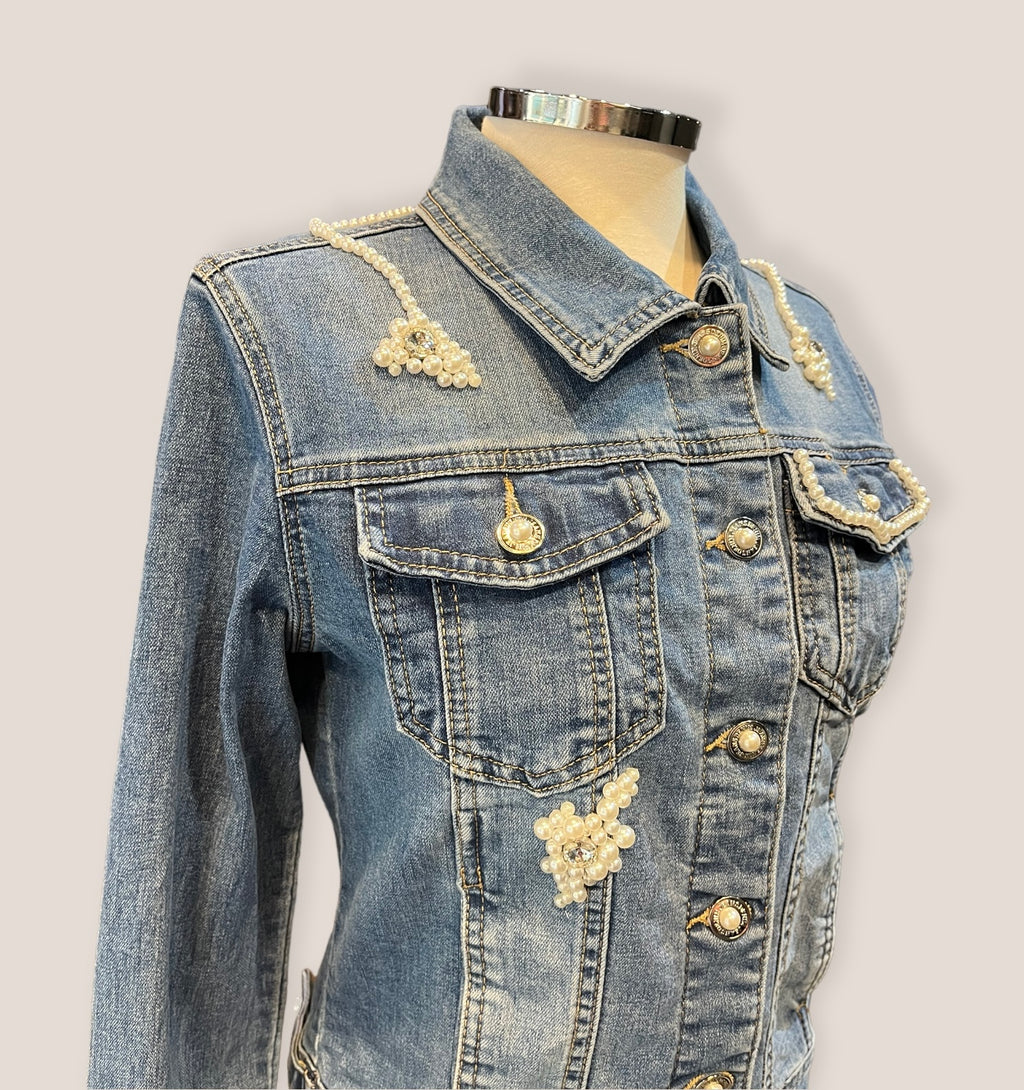 Chaqueta vaquera alas de ángel y perlas