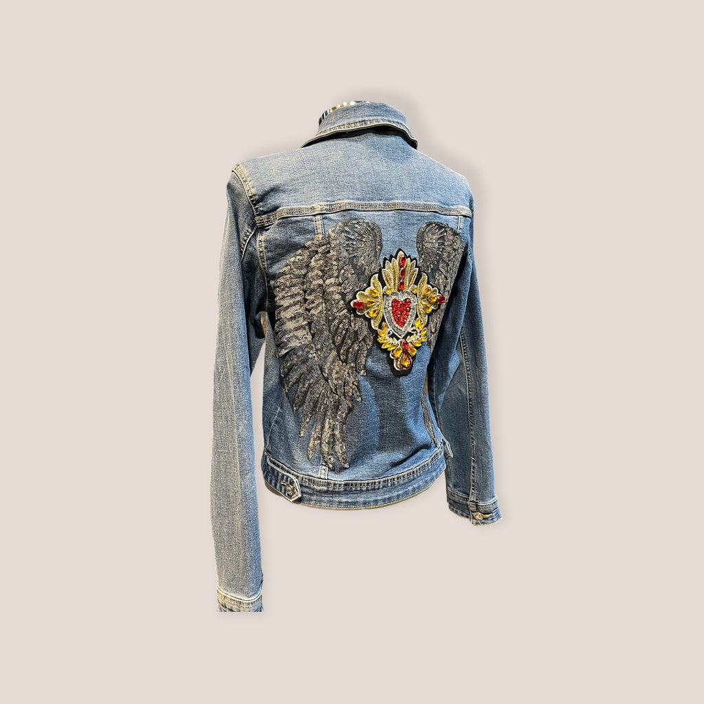 Chaqueta vaquera alas lentejuelas y Corazón pedreria