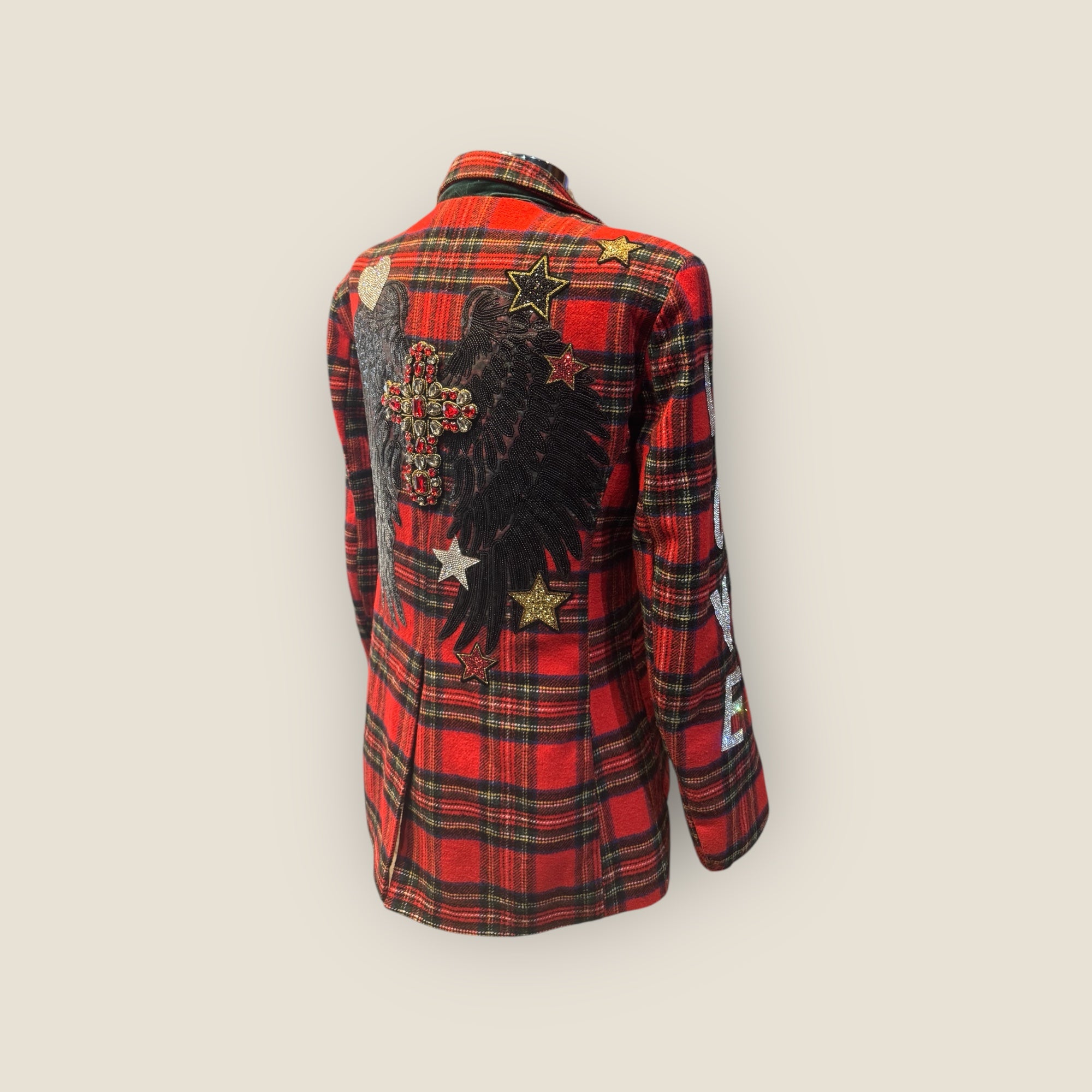 Chaqueta blazer escocesa con alas y cruz de pedrería