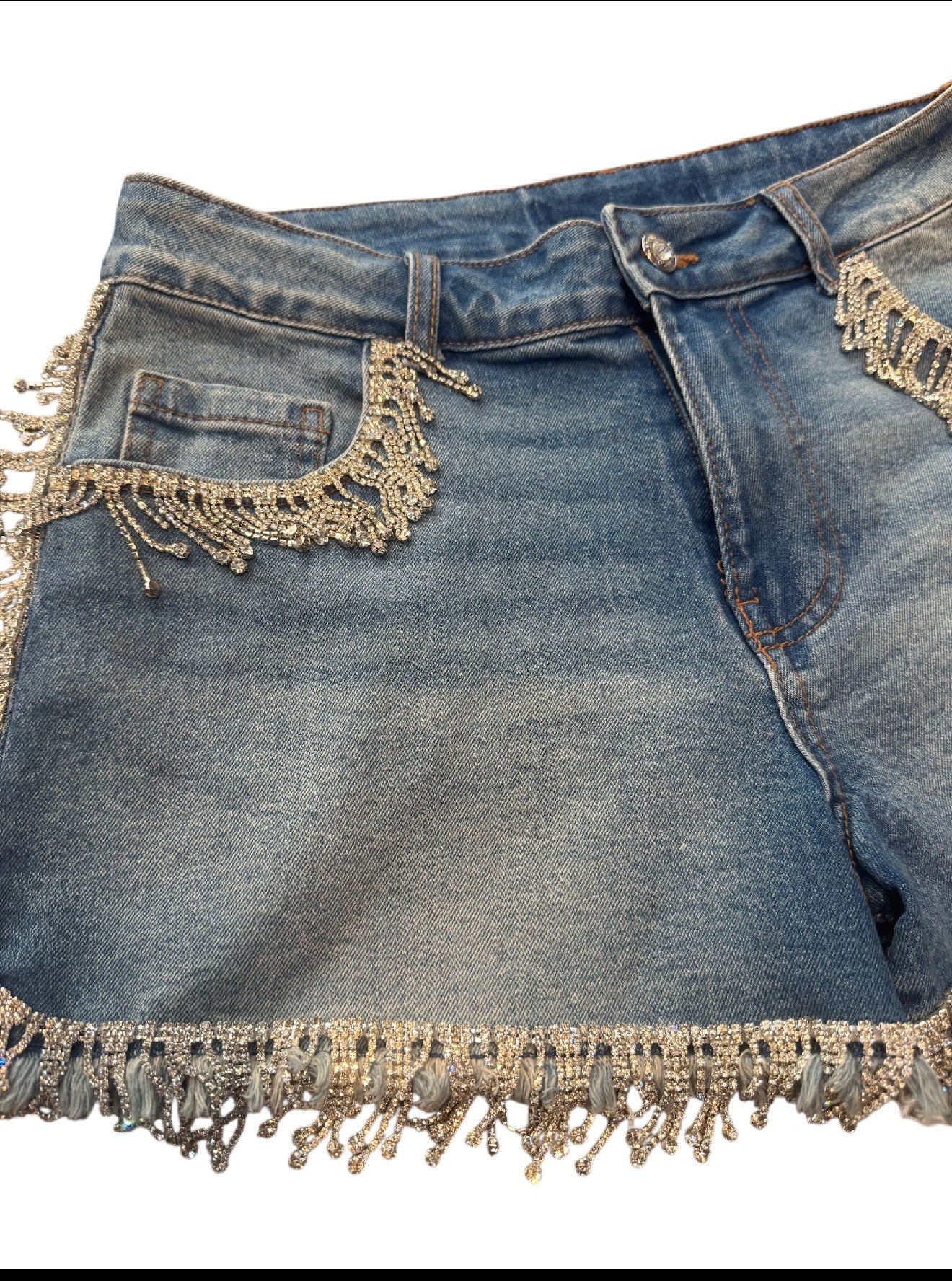 Pantalón corto bordeado flecos pedrería