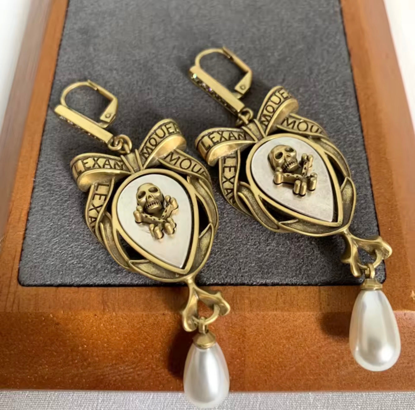 Pendientes Calaveras con perla lágrima