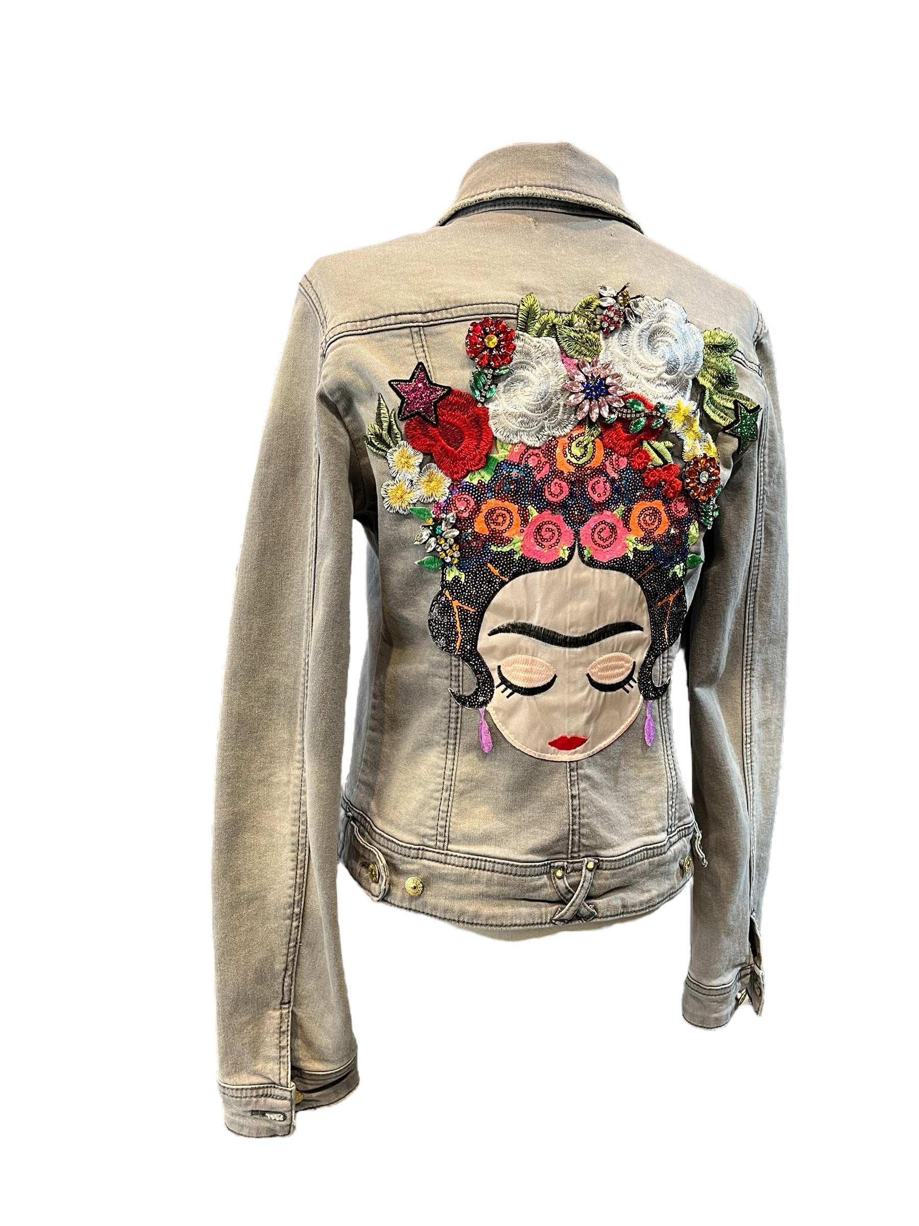 Chaqueta vaquera gris Frida con flores y pedreria