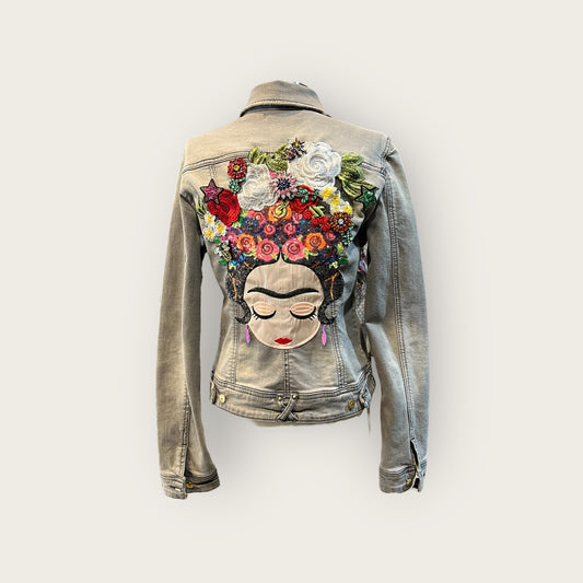 Chaqueta vaquera gris Frida con flores y pedreria
