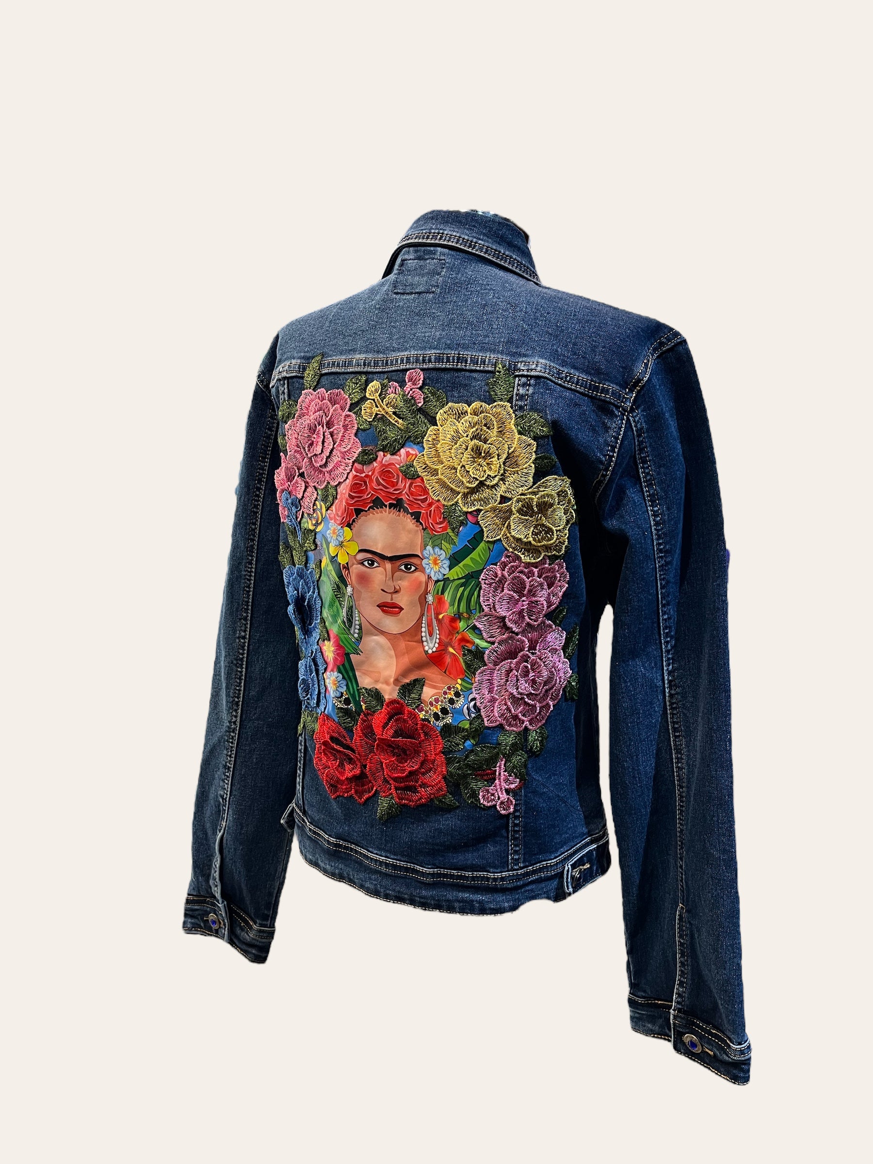 Chaqueta vaquera Frida bordeada de flores