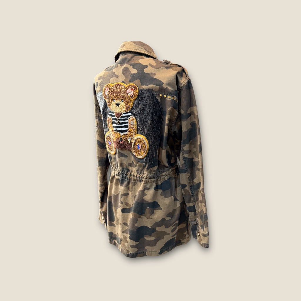 Sobre camisa camuflaje con alas y osito