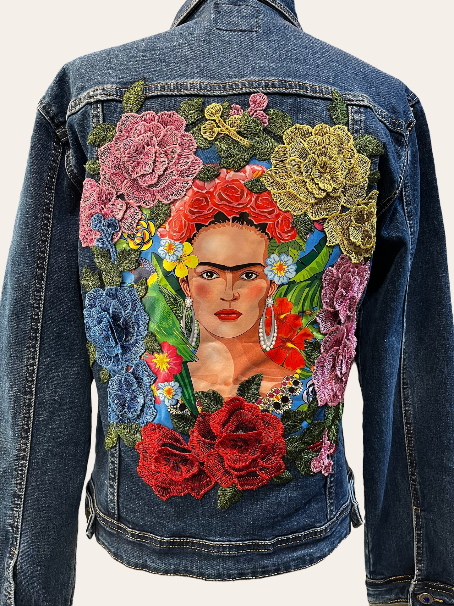 Chaqueta vaquera Frida bordeada de flores